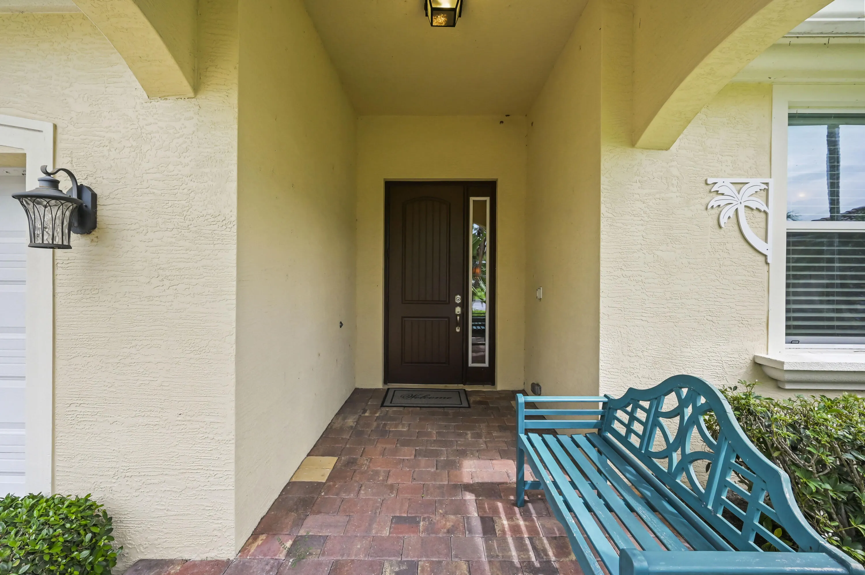 521 NE ABACA Way