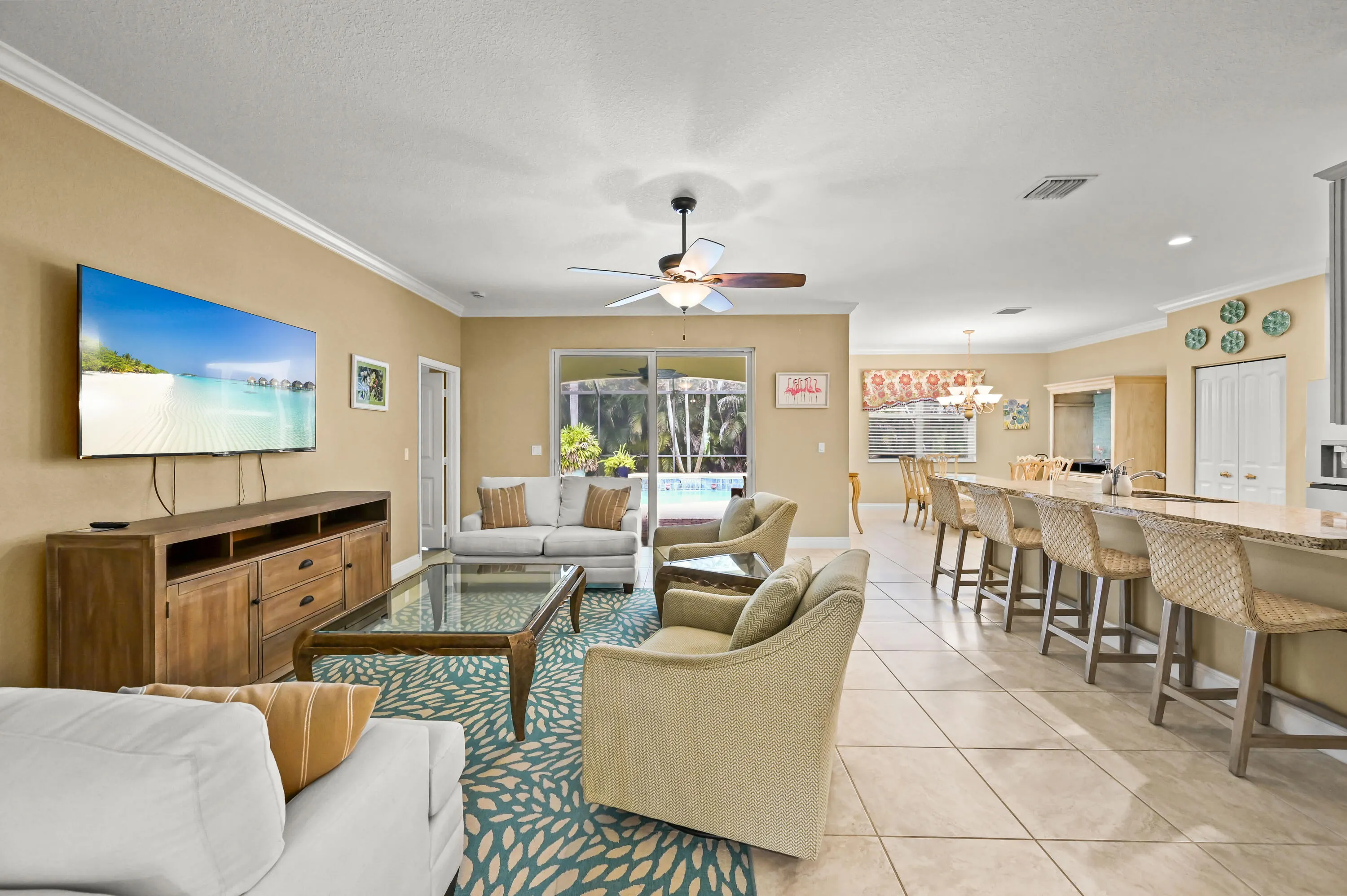 521 NE ABACA Way