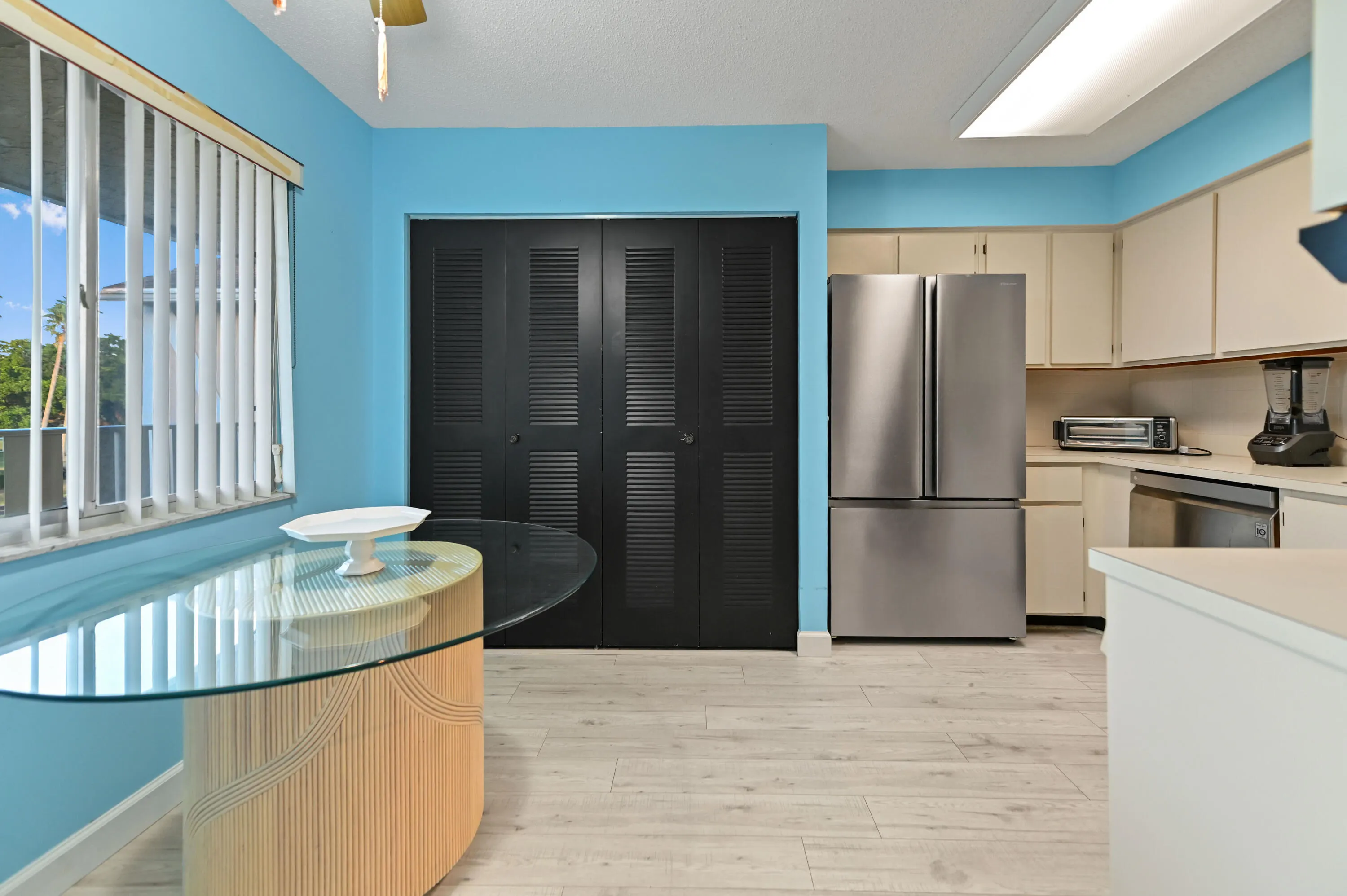 7286 HUNTINGTON Lane #402