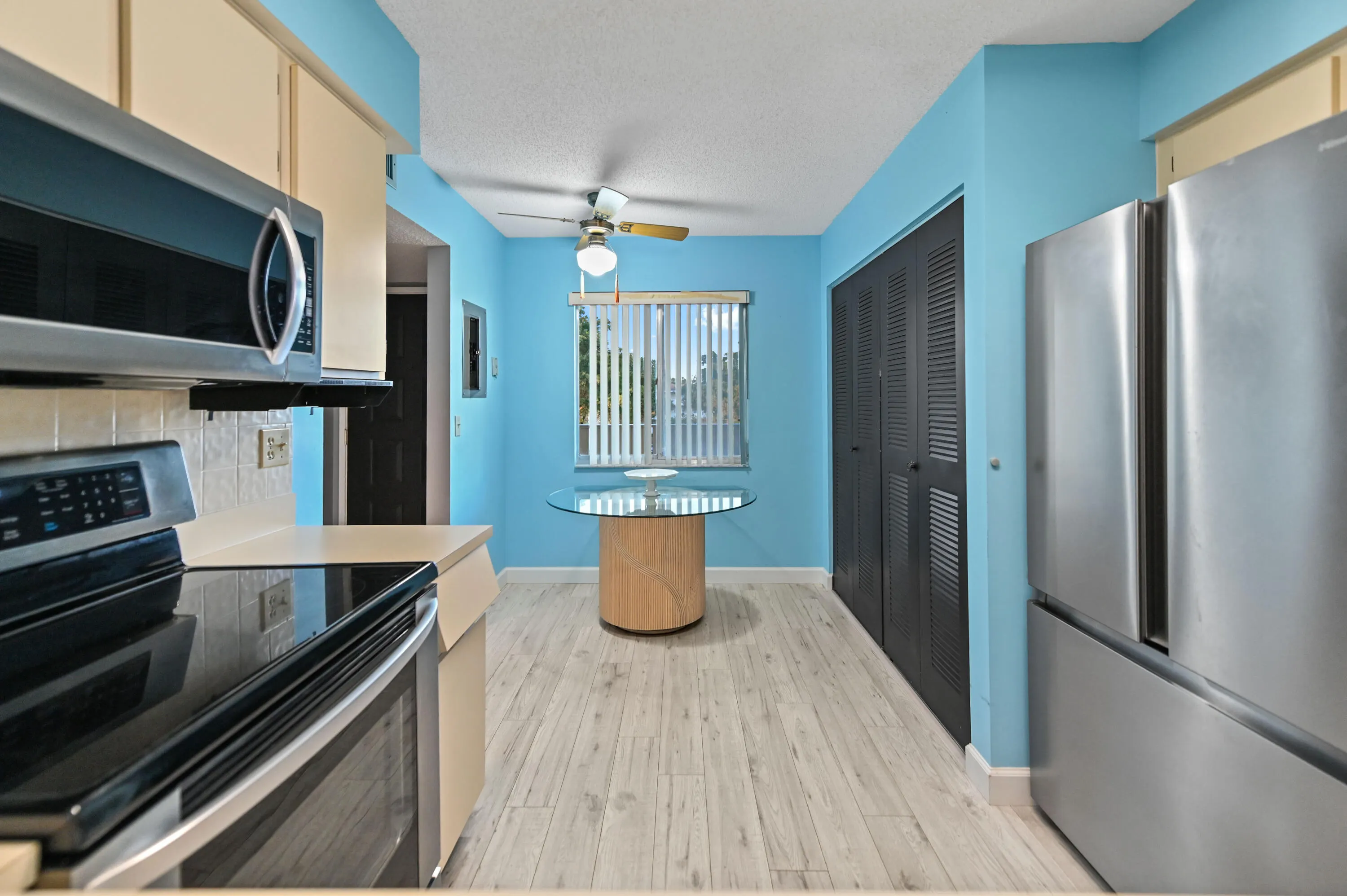 7286 HUNTINGTON Lane #402
