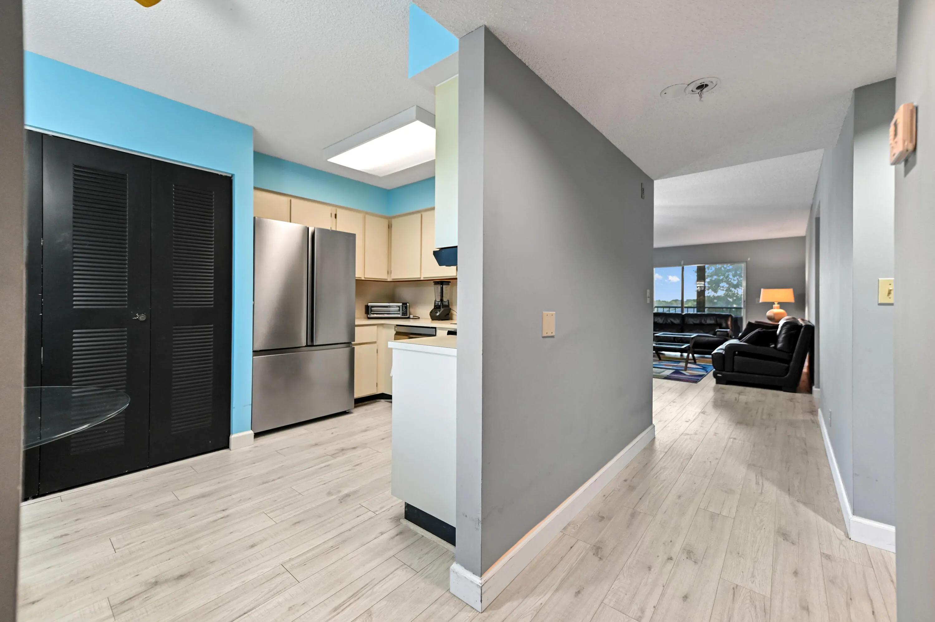 7286 HUNTINGTON Lane #402