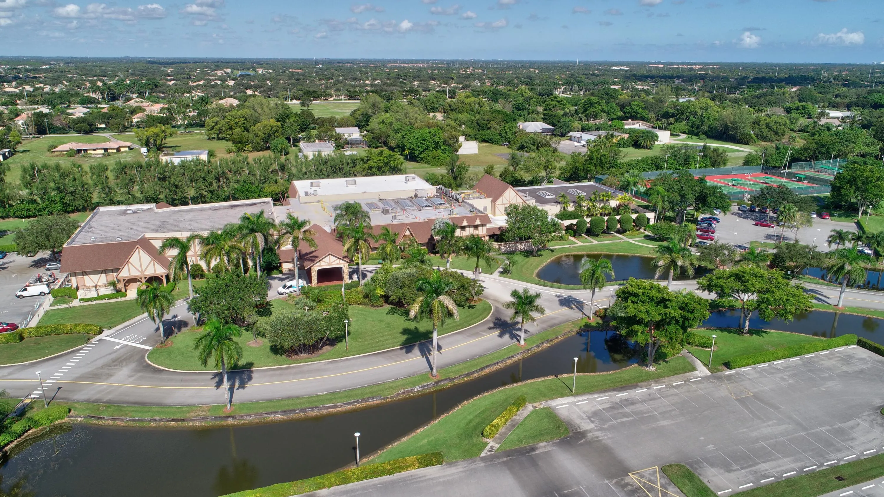 7286 HUNTINGTON Lane #402