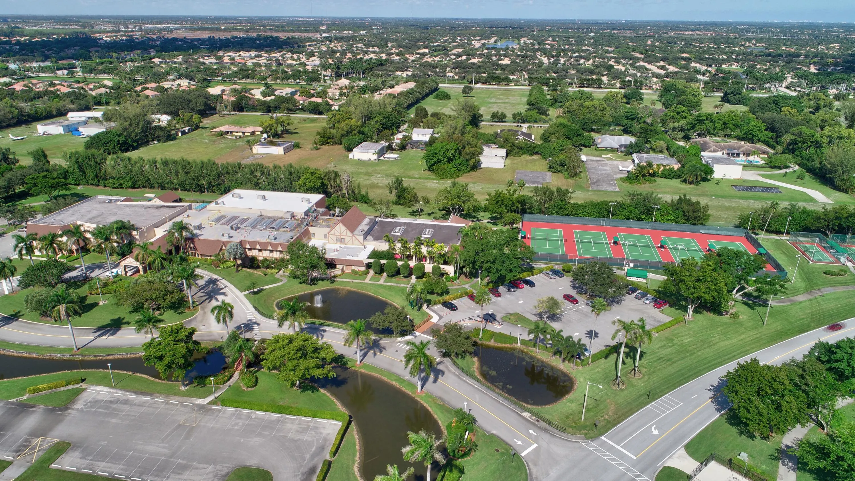 7286 HUNTINGTON Lane #402