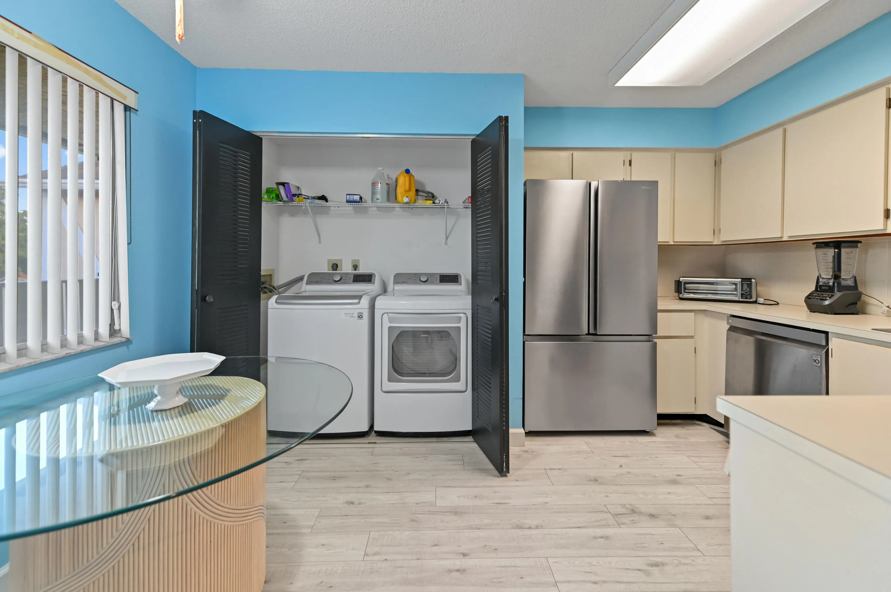 7286 HUNTINGTON Lane #402