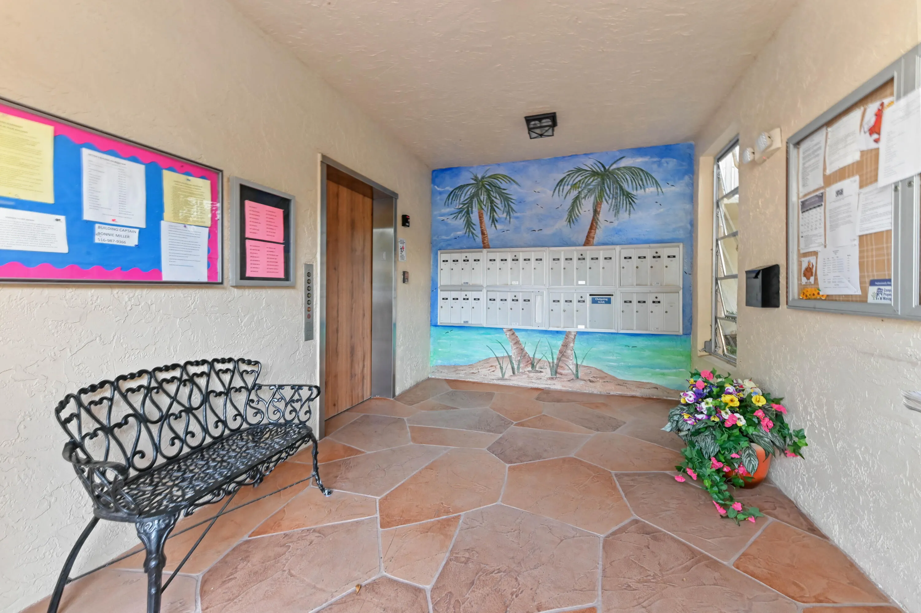 7286 HUNTINGTON Lane #402