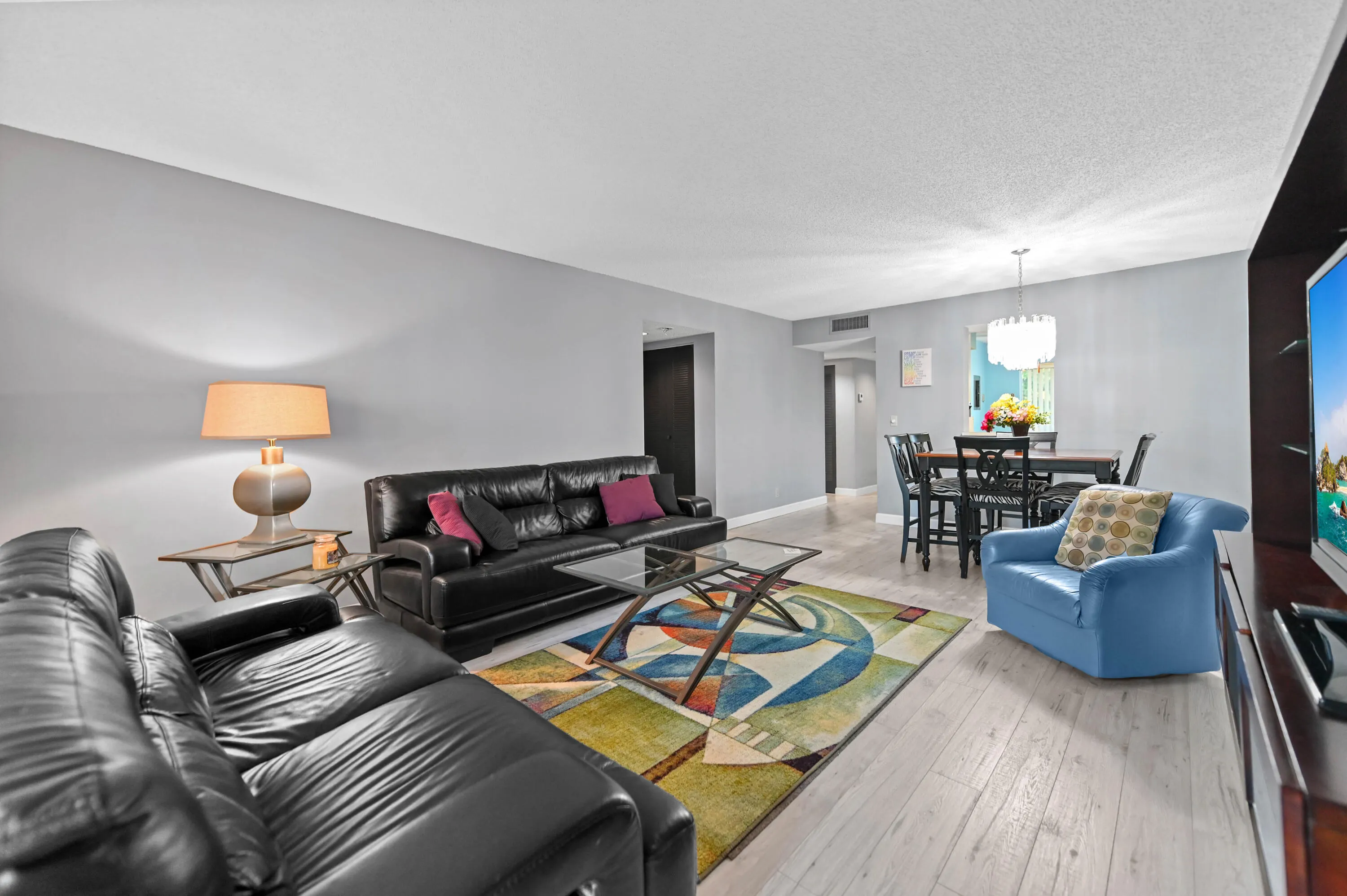 7286 HUNTINGTON Lane #402