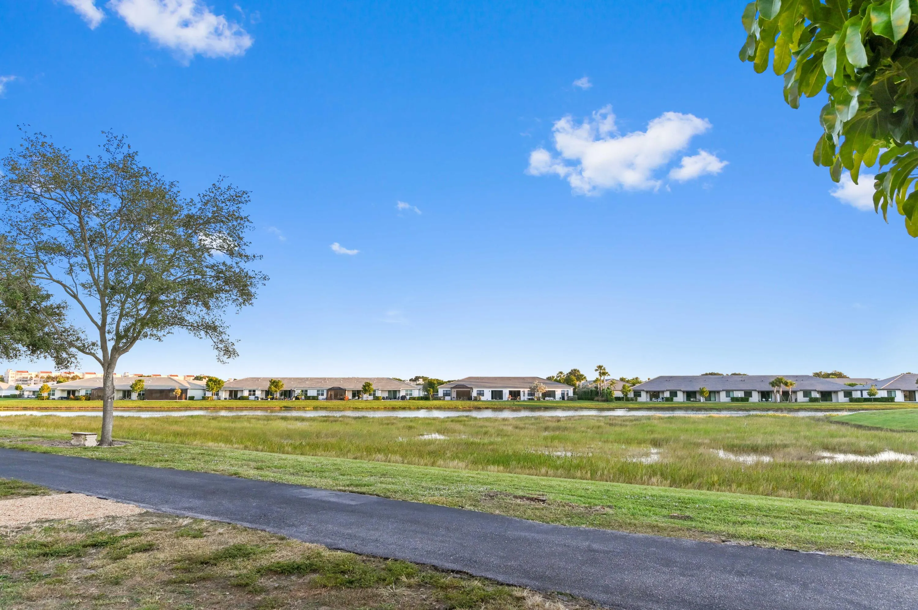 7286 HUNTINGTON Lane #402