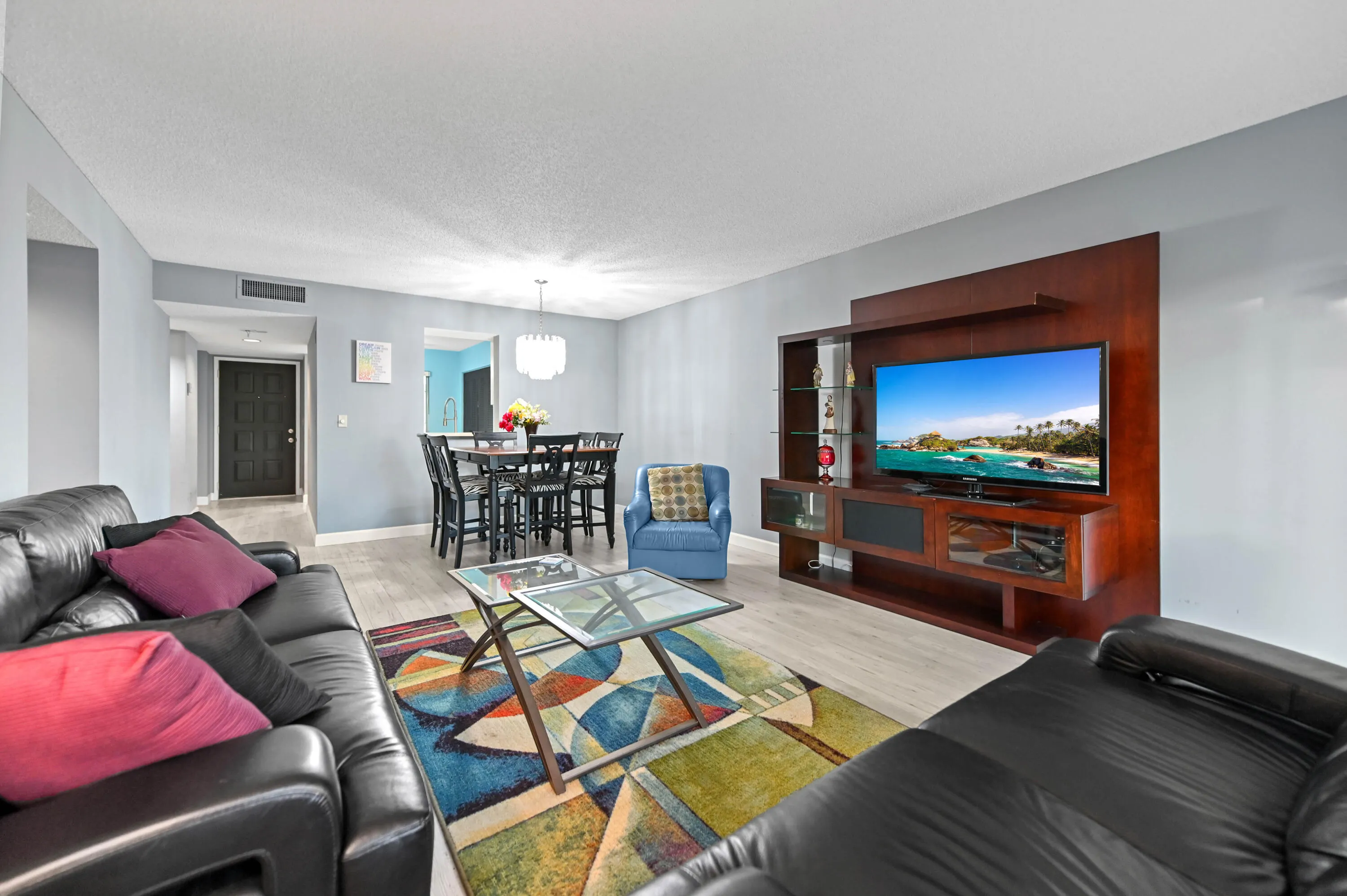 7286 HUNTINGTON Lane #402