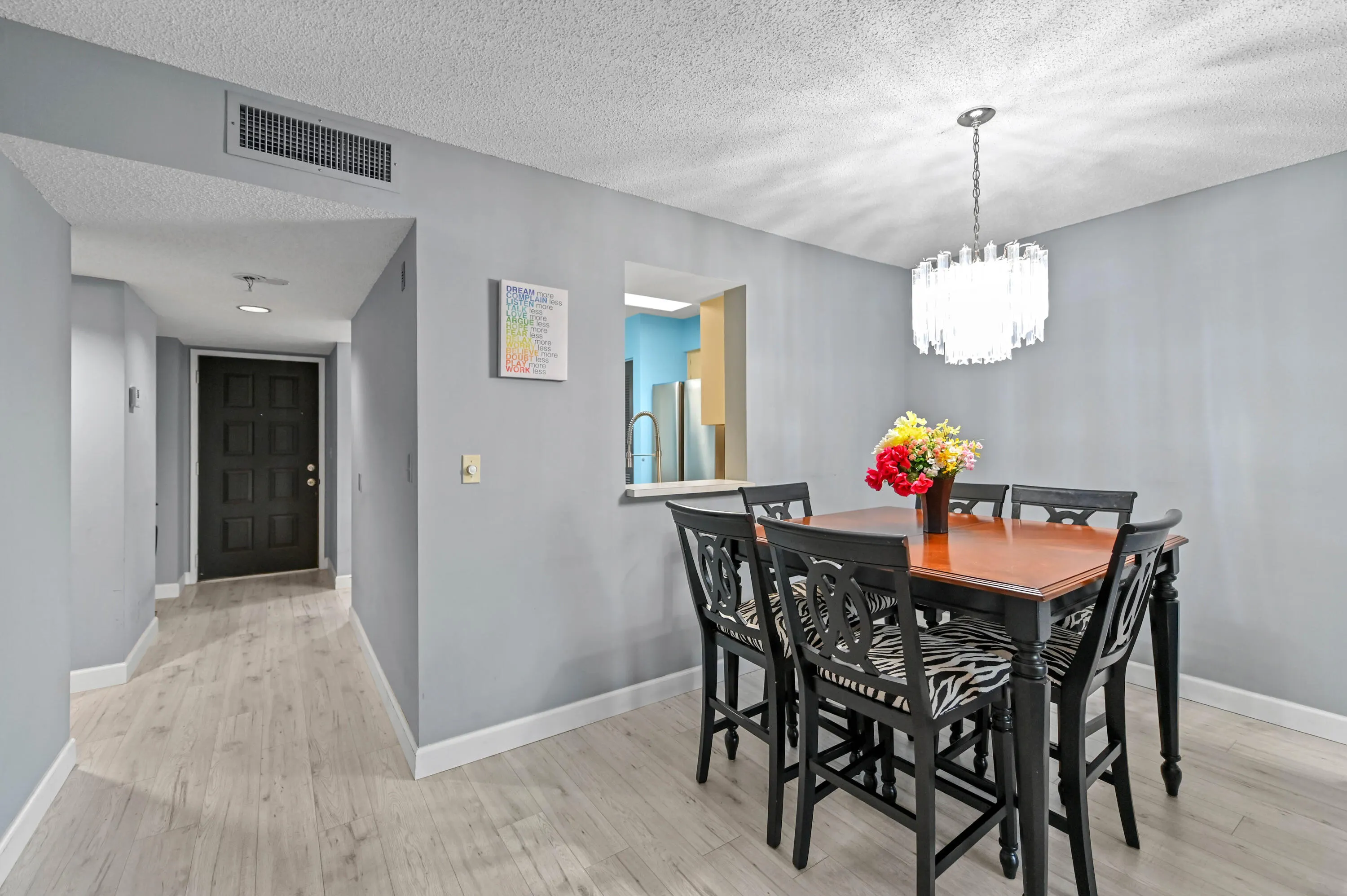 7286 HUNTINGTON Lane #402