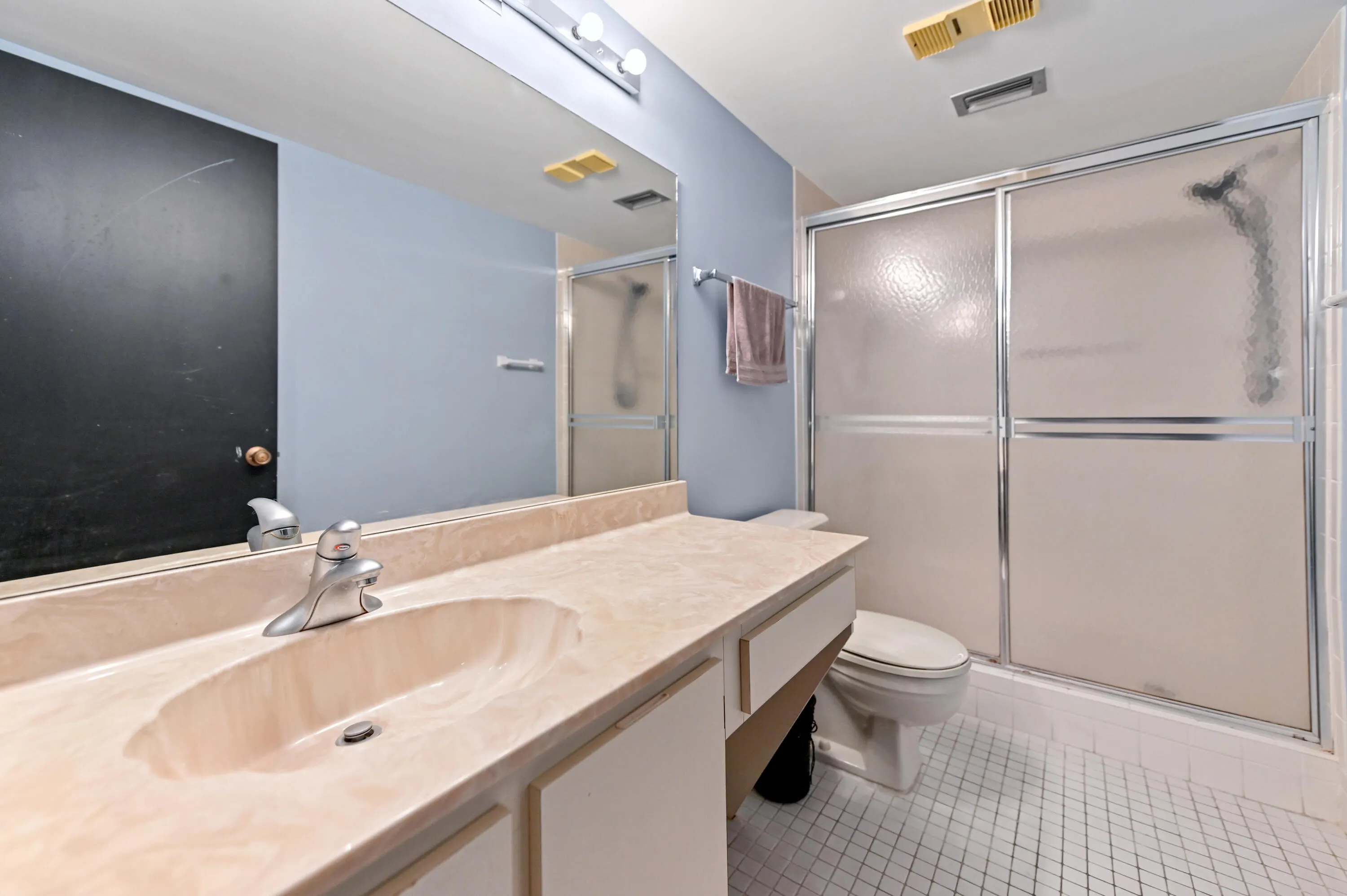 7286 HUNTINGTON Lane #402