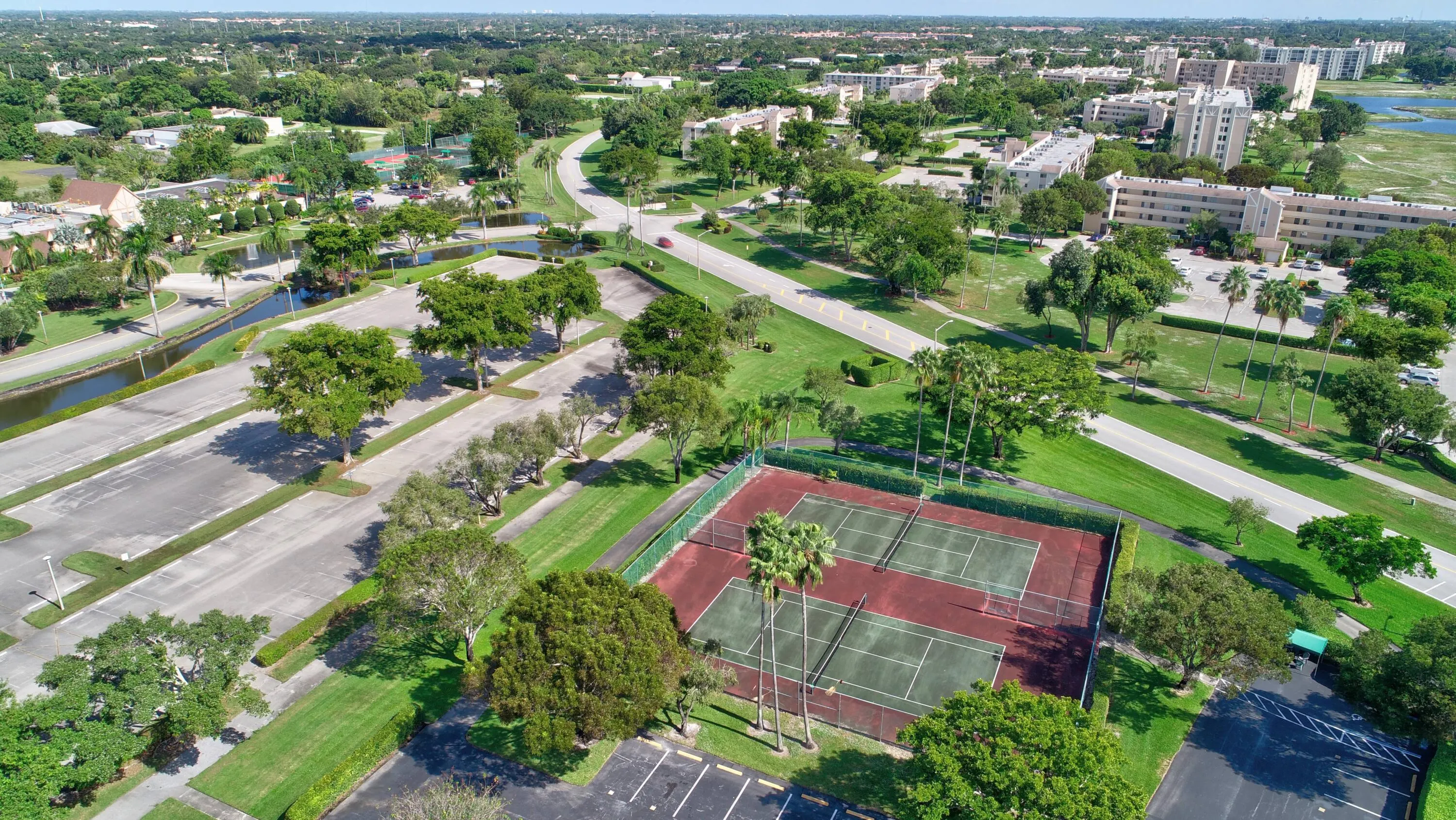 7286 HUNTINGTON Lane #402