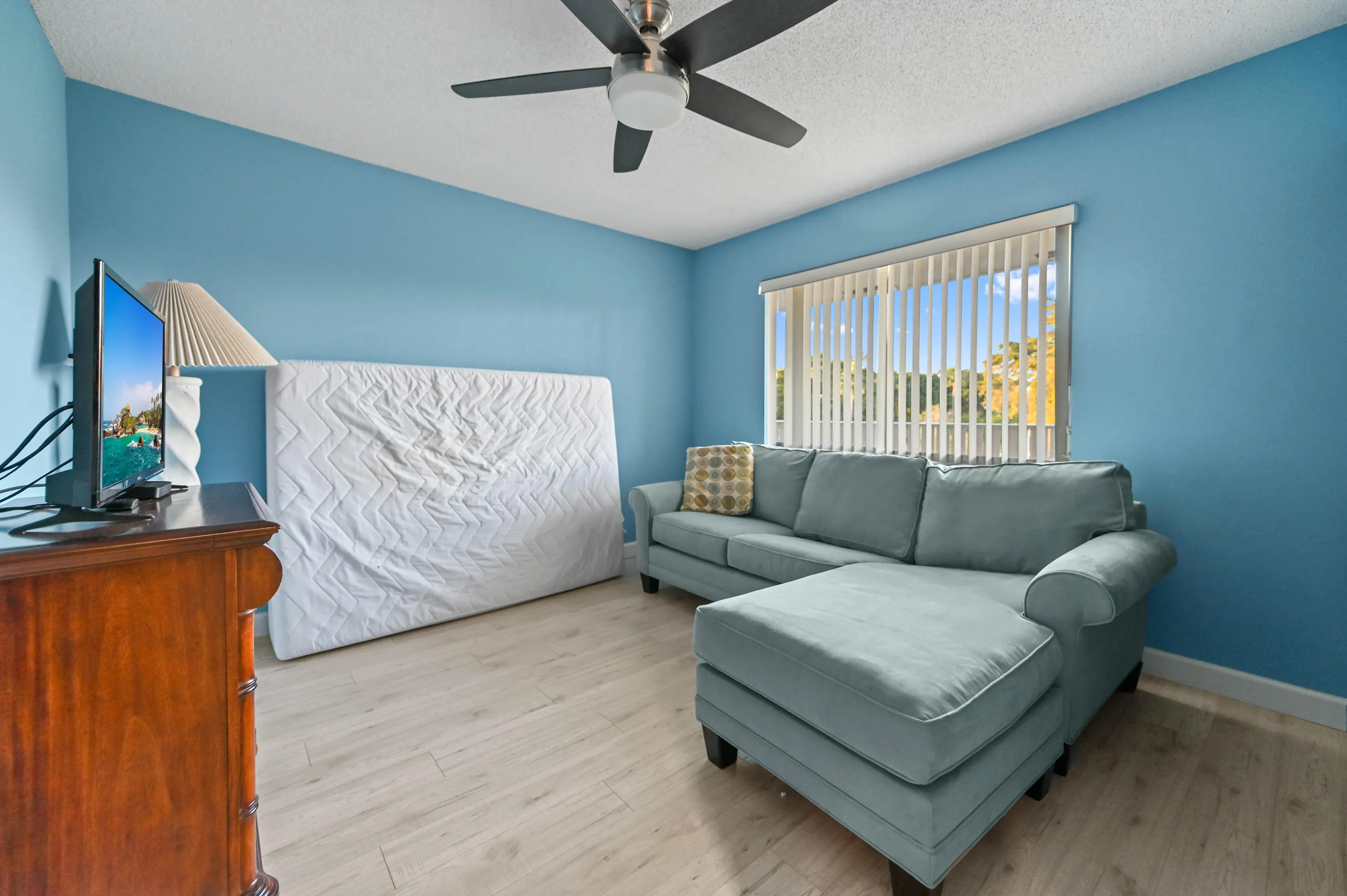 7286 HUNTINGTON Lane #402