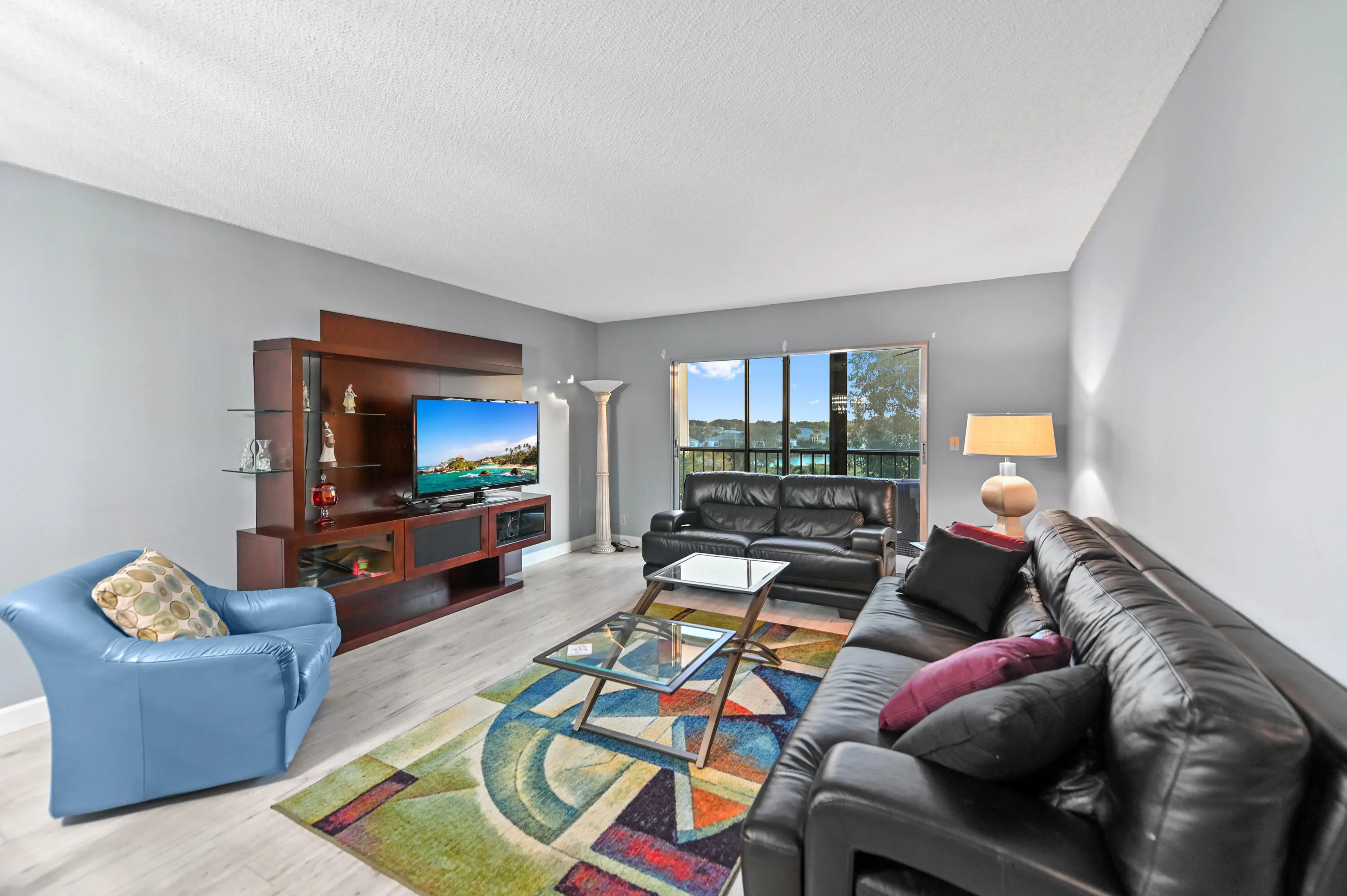 7286 HUNTINGTON Lane #402