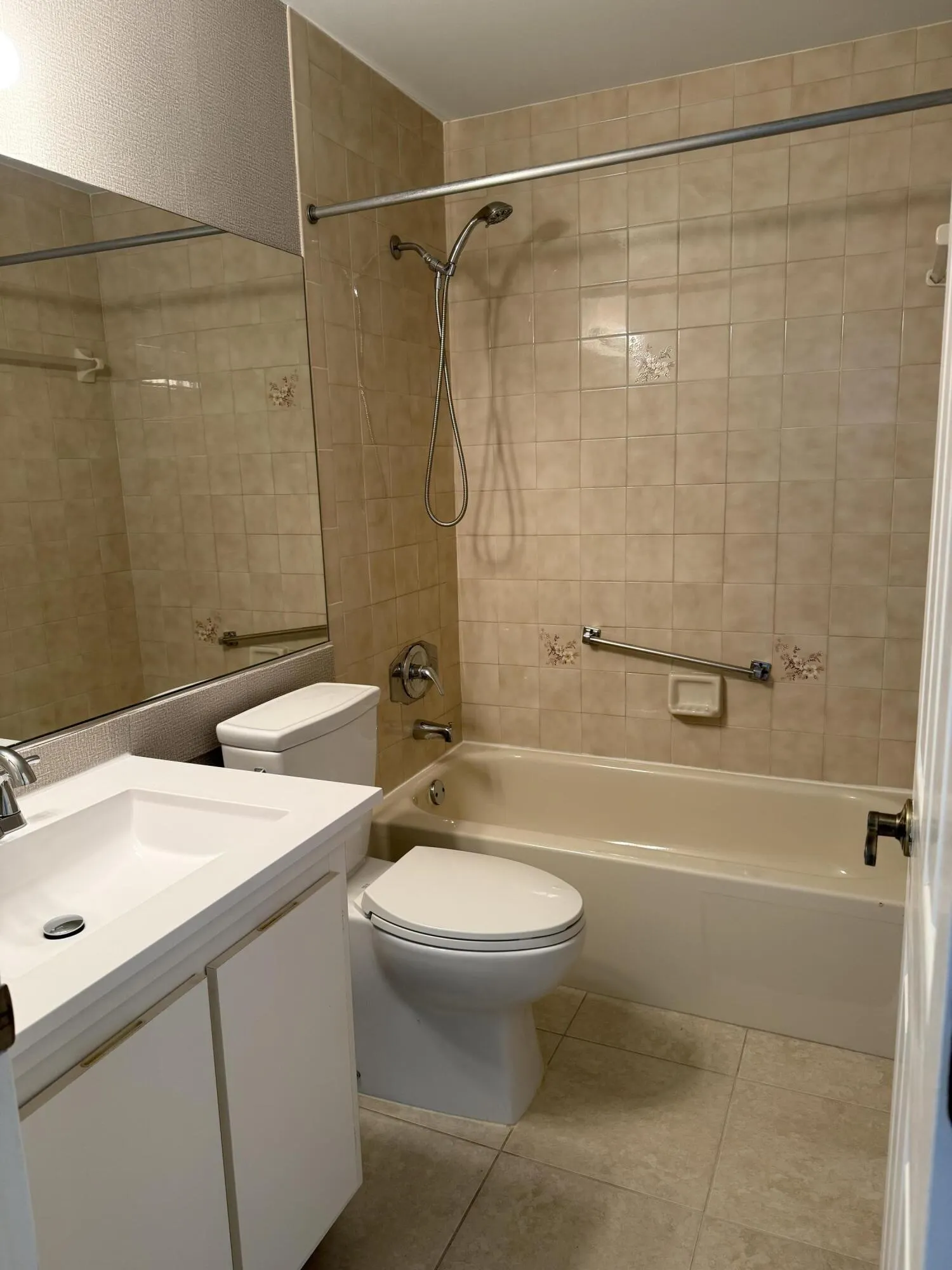 2054 SW Silver Pine Way #123-B