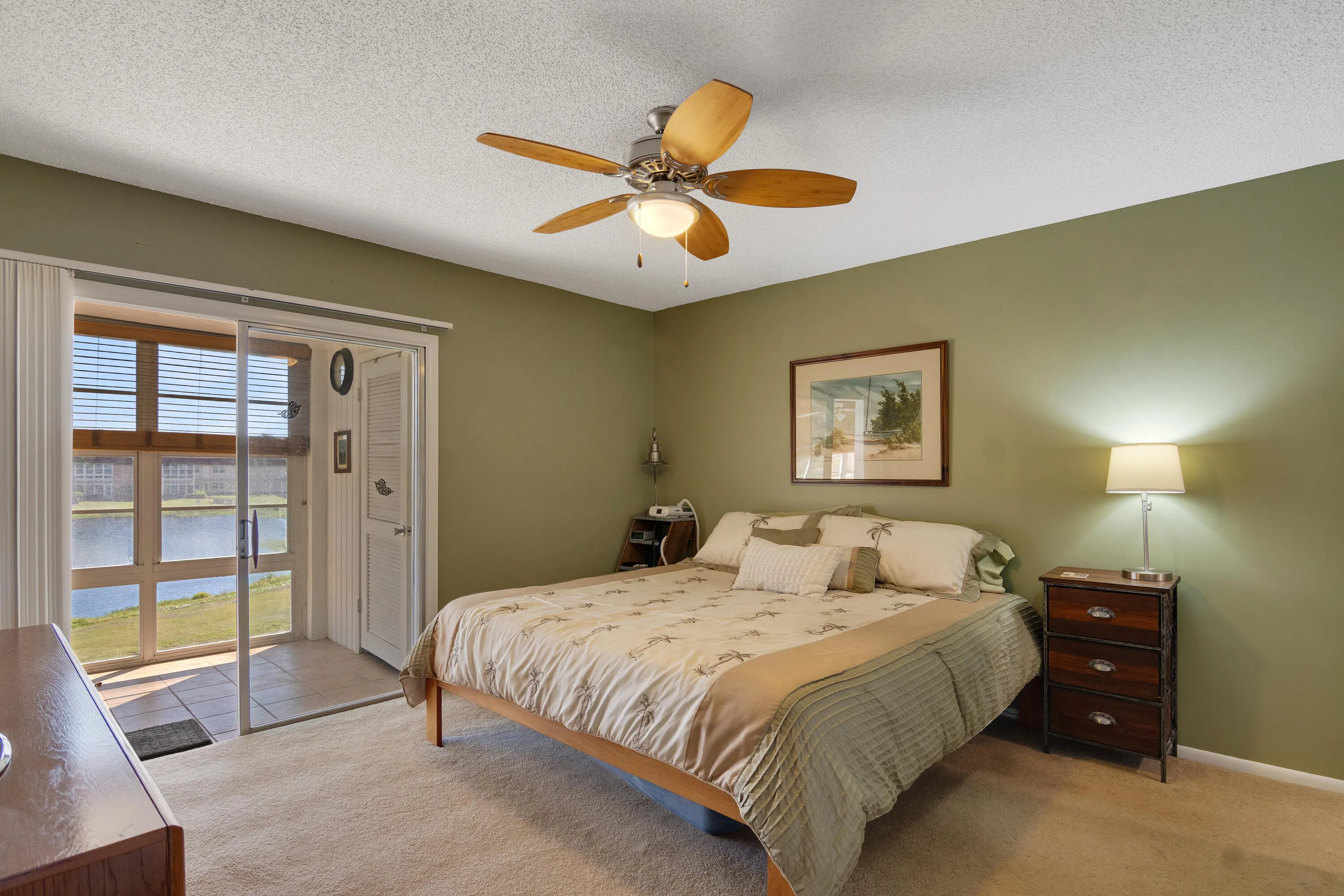 68 ROYAL OAK Court #202