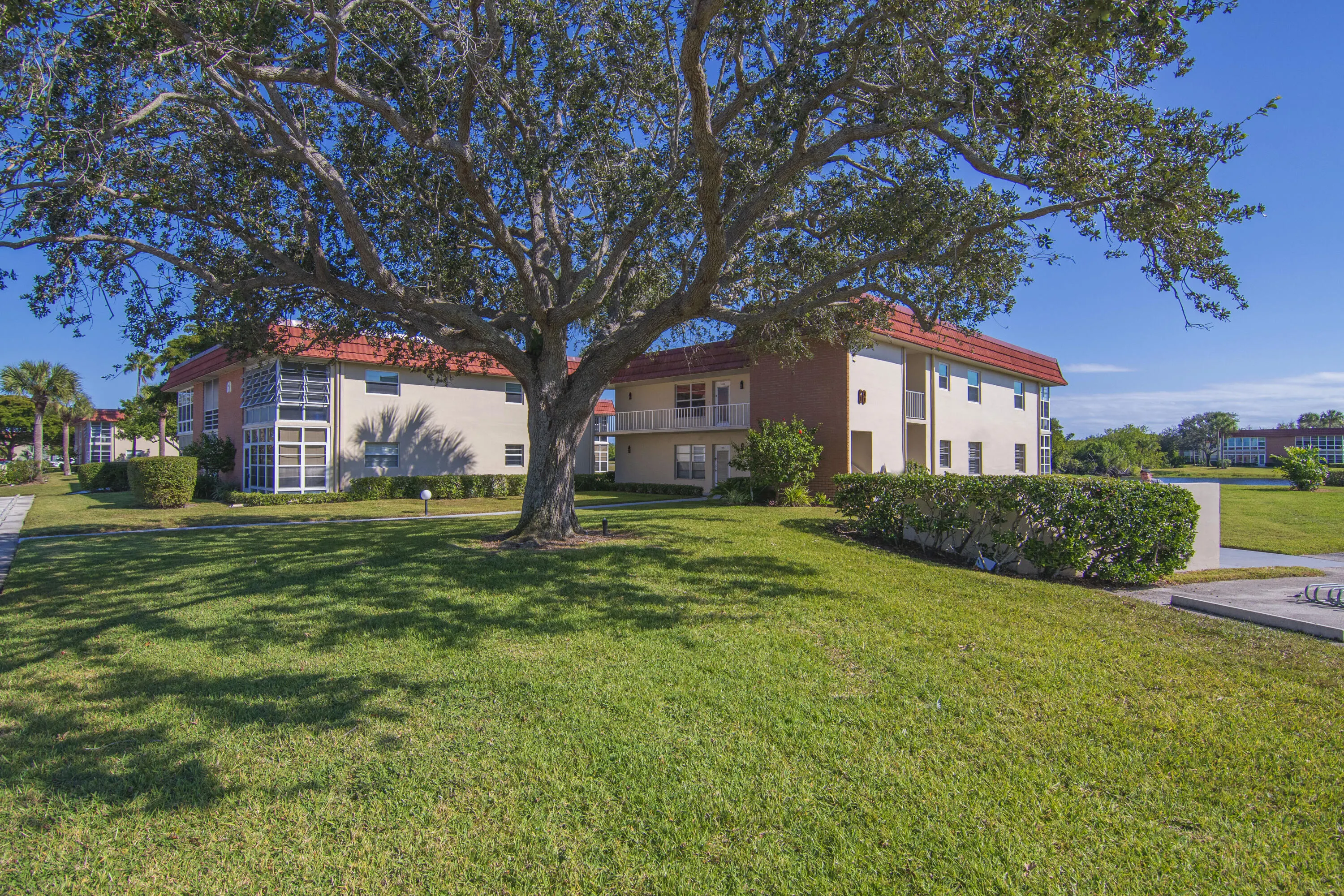 68 ROYAL OAK Court #202