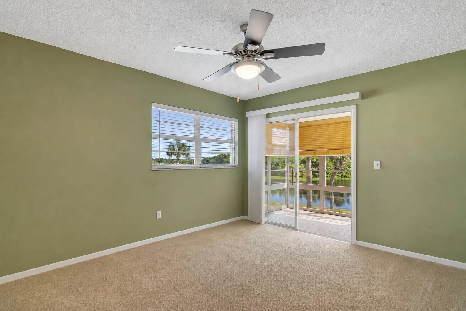 68 ROYAL OAK Court #202