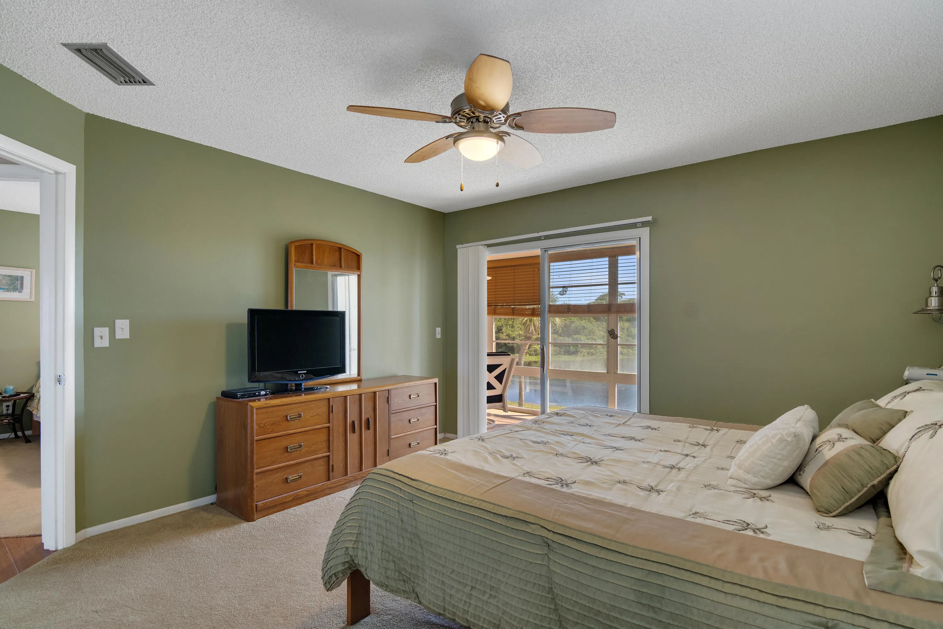 68 ROYAL OAK Court #202