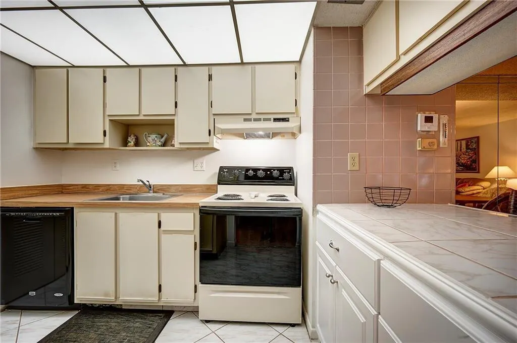 15469 LAKES OF DELRAY Boulevard #102