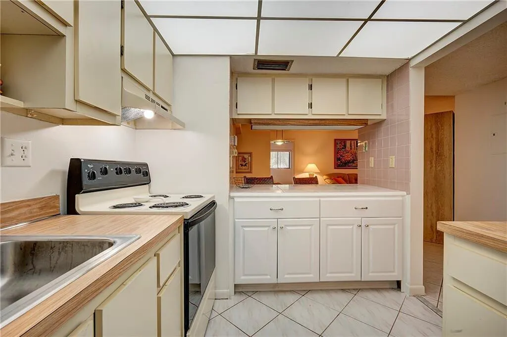 15469 LAKES OF DELRAY Boulevard #102
