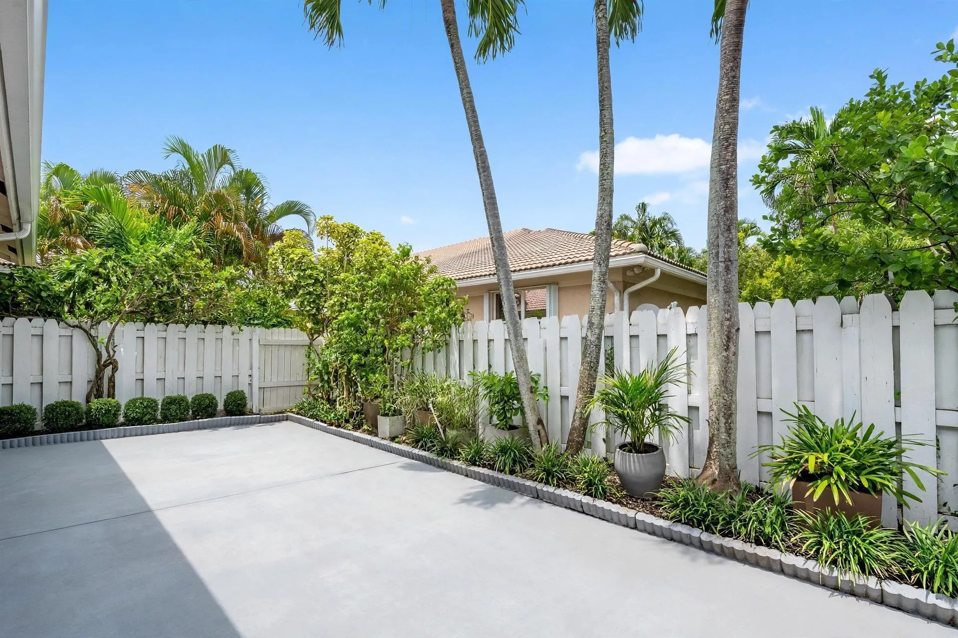 237 CORAL TRACE Court