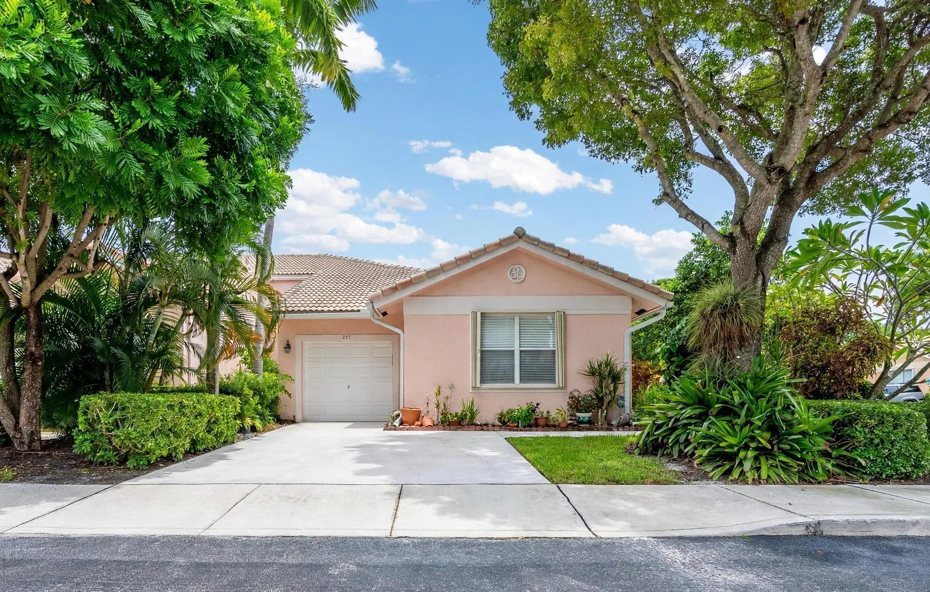 237 CORAL TRACE Court