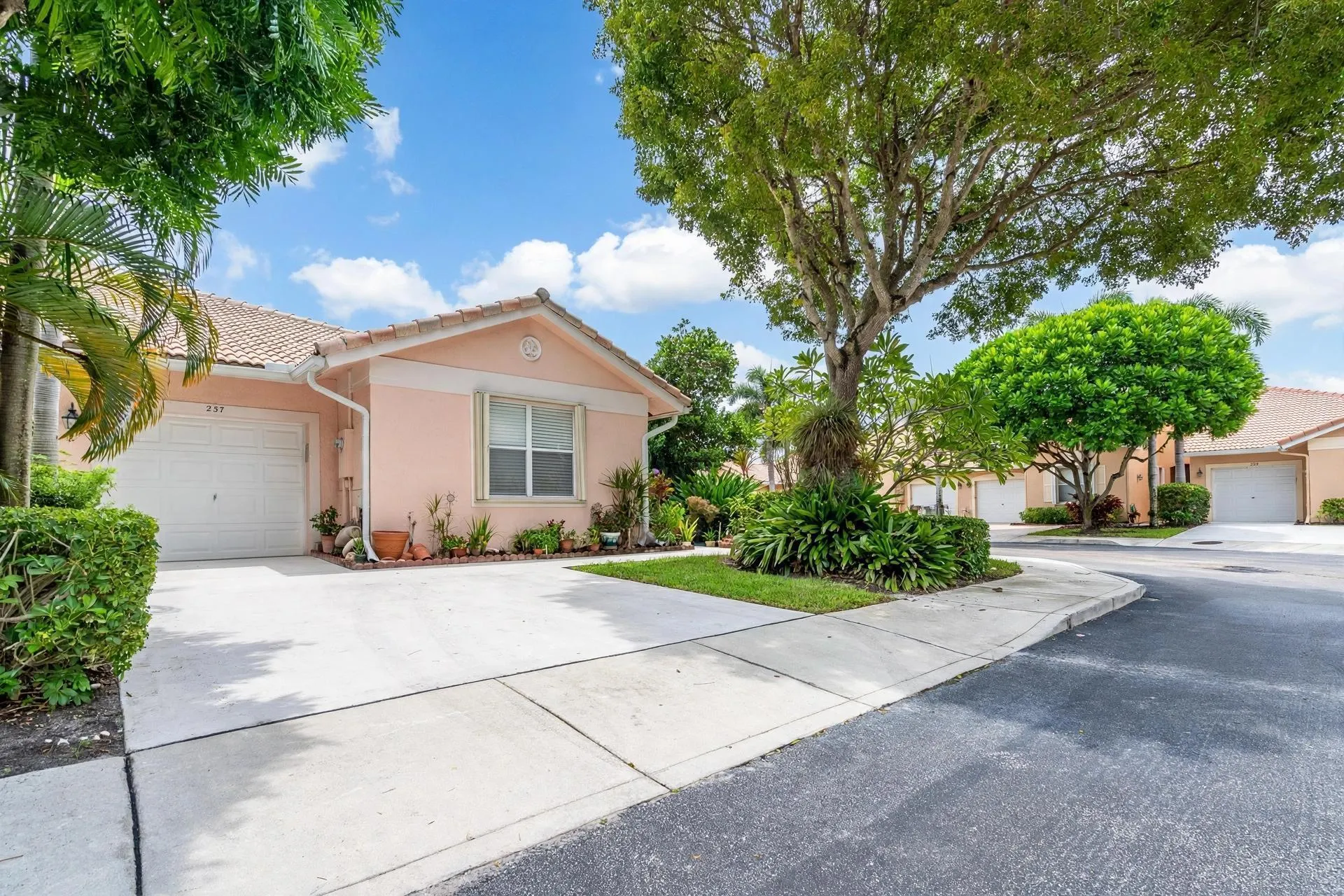 237 CORAL TRACE Court