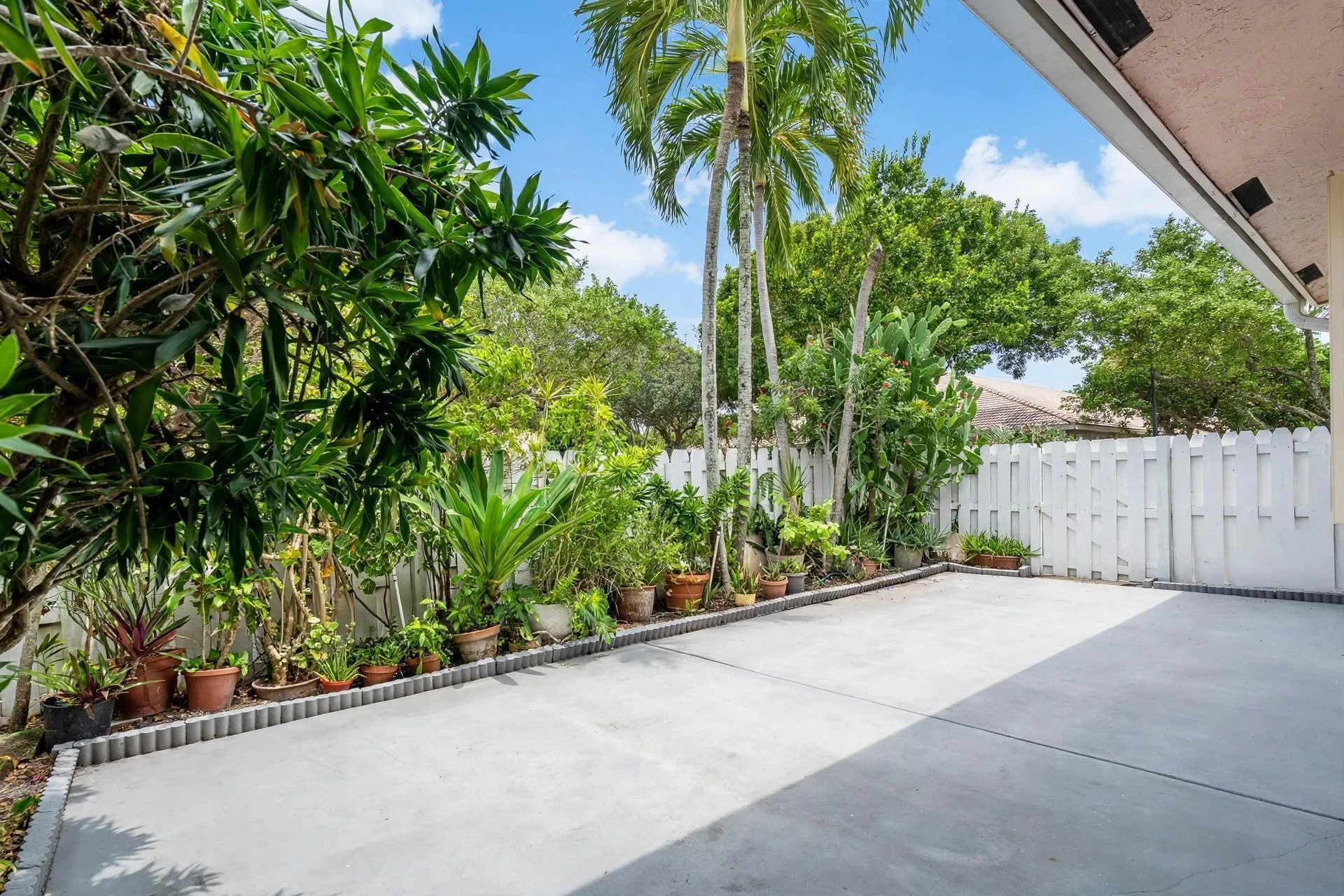 237 CORAL TRACE Court