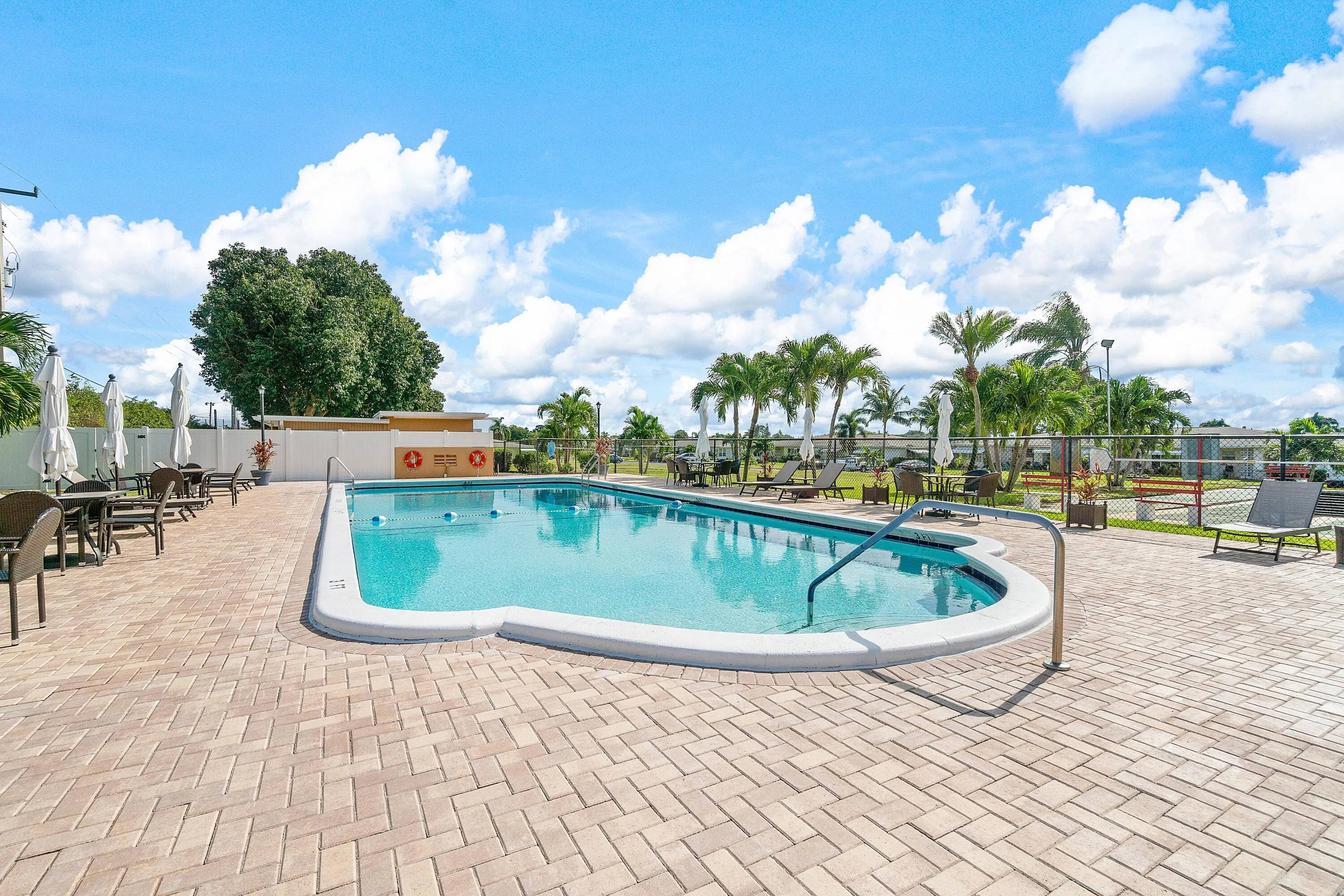 572 HIGH POINT Drive #D