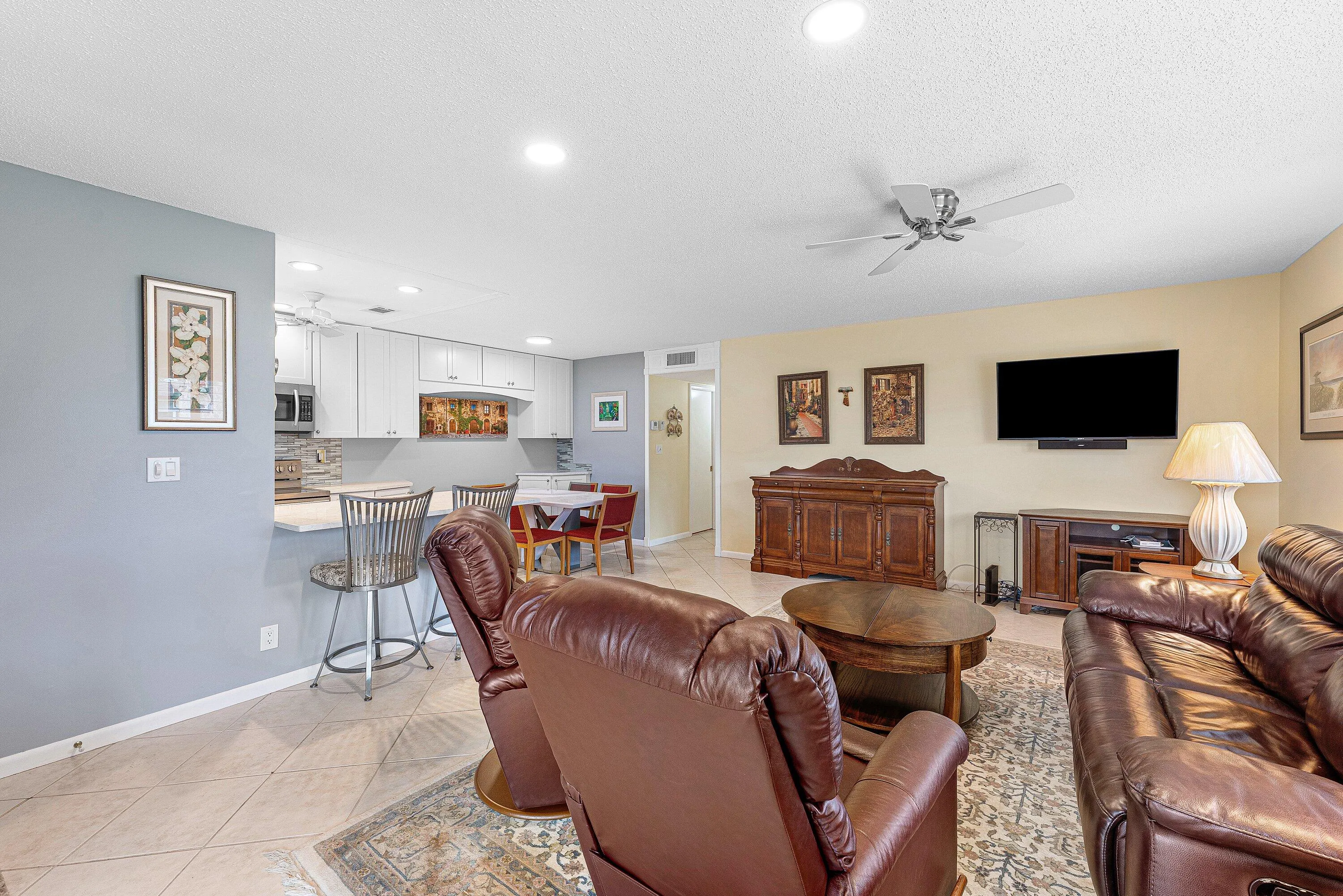 572 HIGH POINT Drive #D