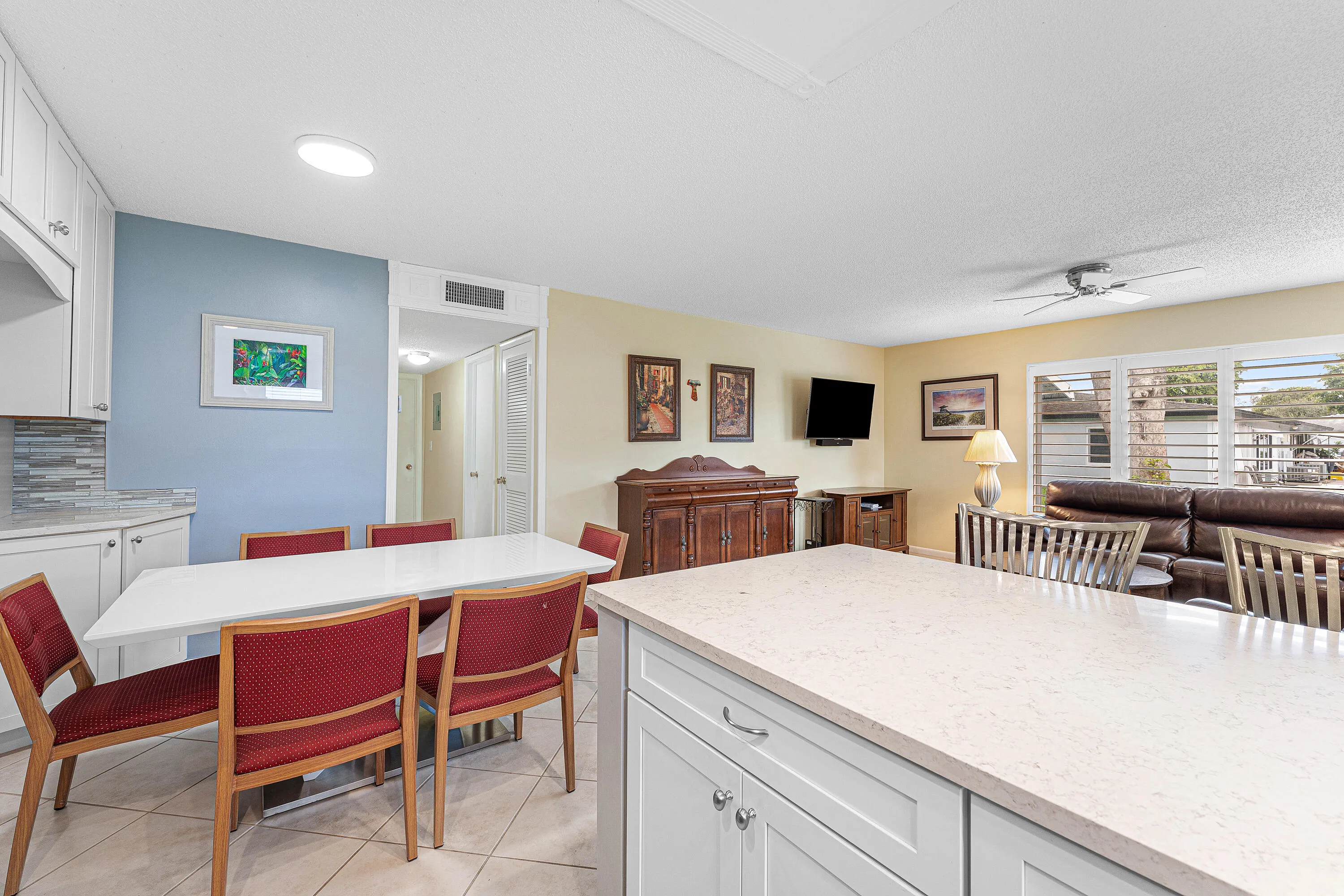572 HIGH POINT Drive #D