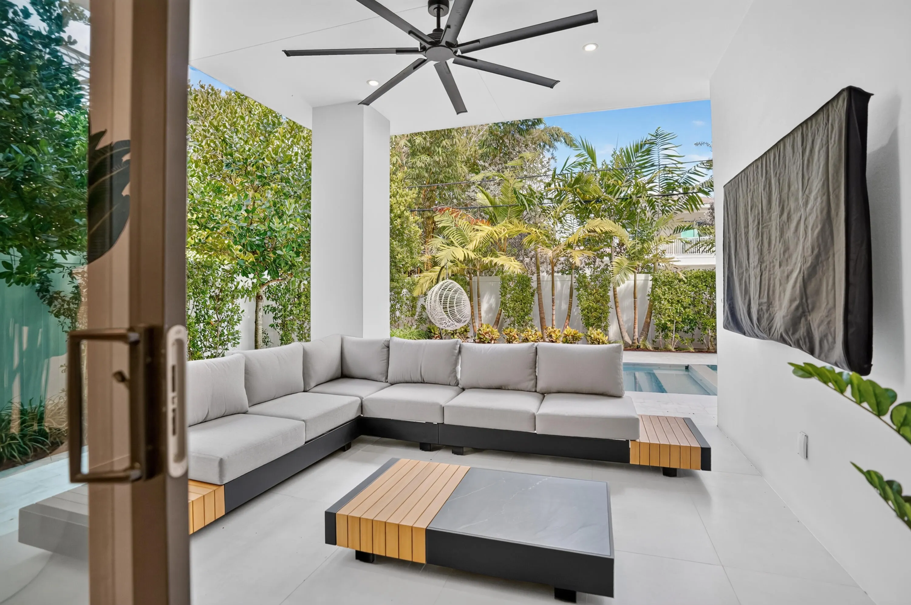237 NE 11th Street