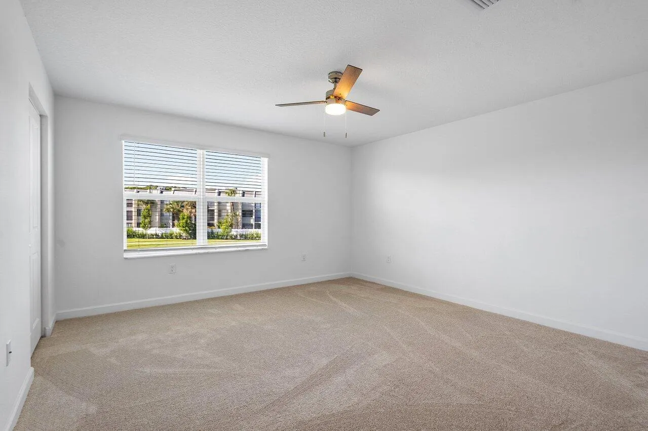 6758 Broadwater Lane