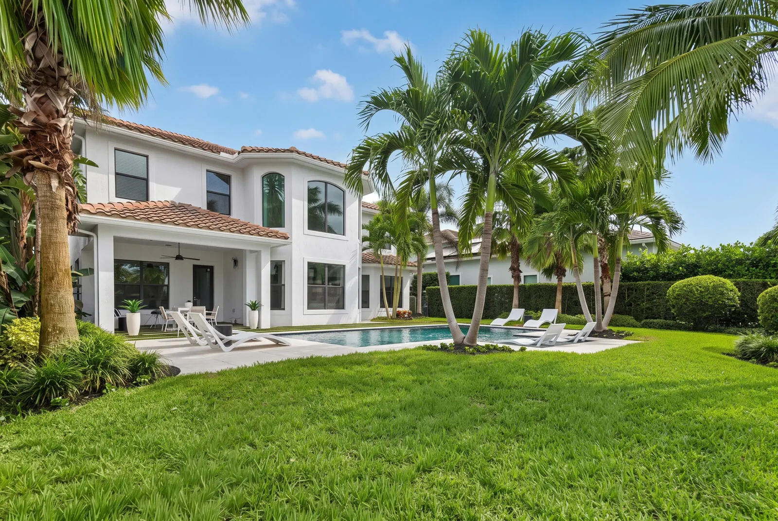 2565 NW 69th Street