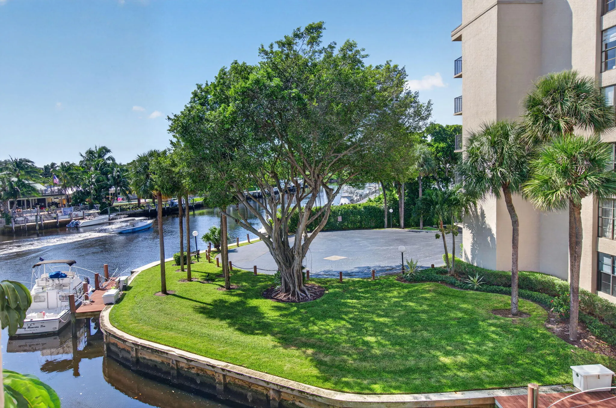 20 ROYAL PALM Way #301