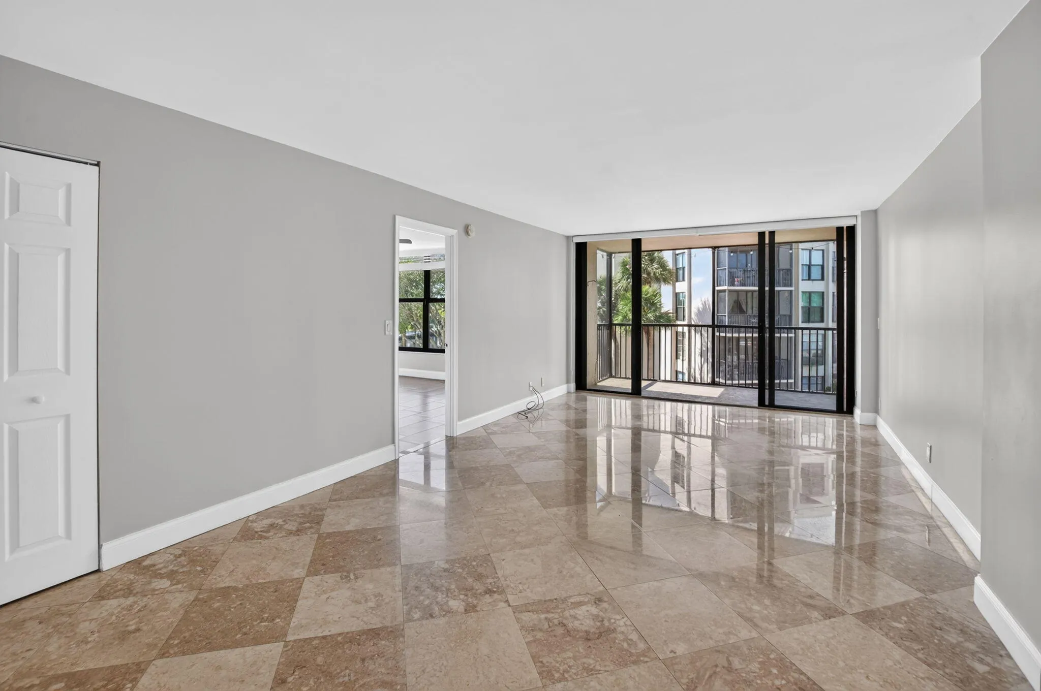 20 ROYAL PALM Way #301