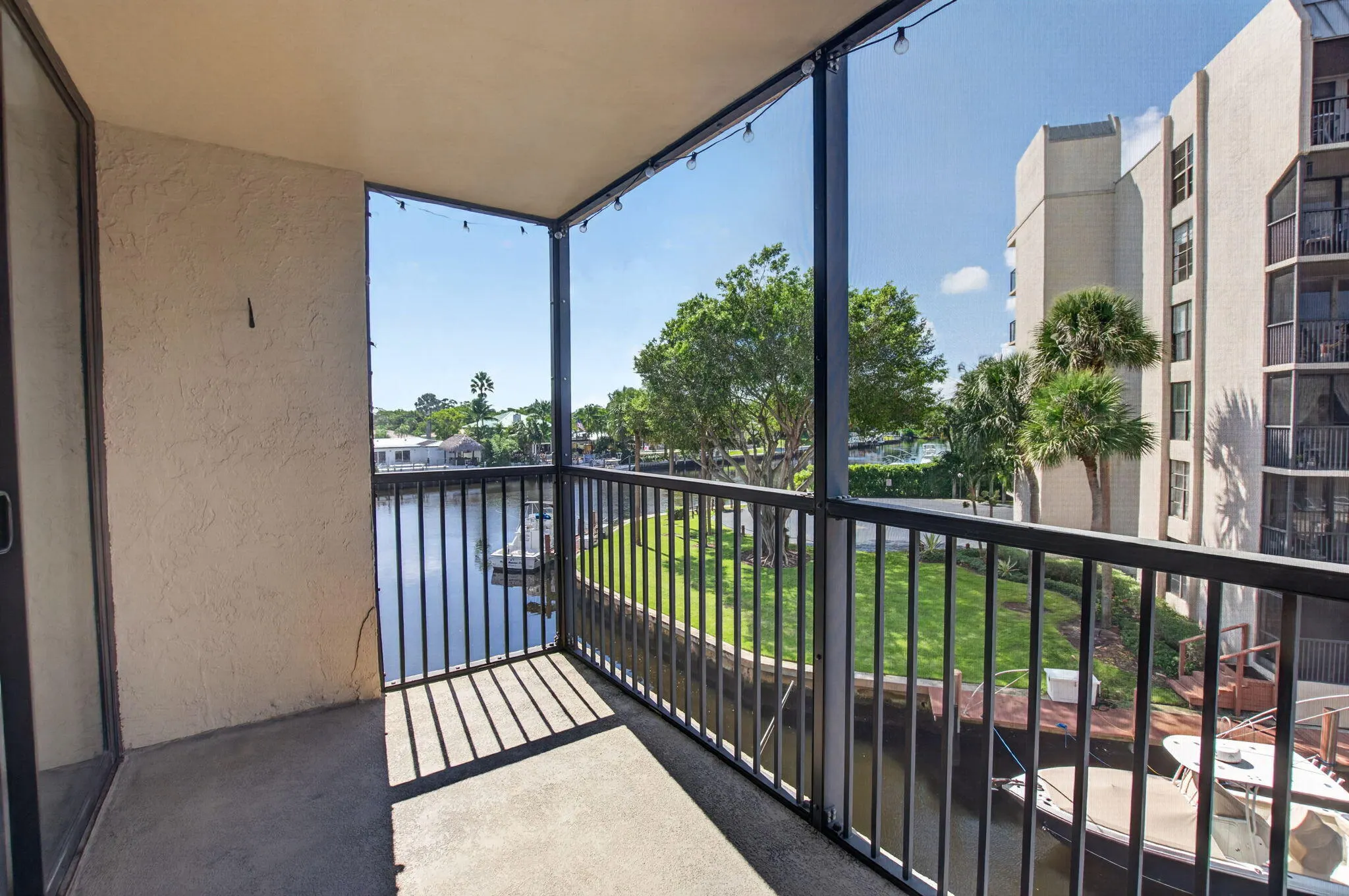 20 ROYAL PALM Way #301