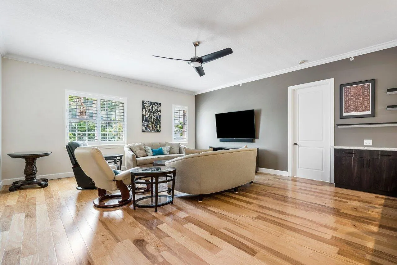 200 NE 2nd Avenue #209