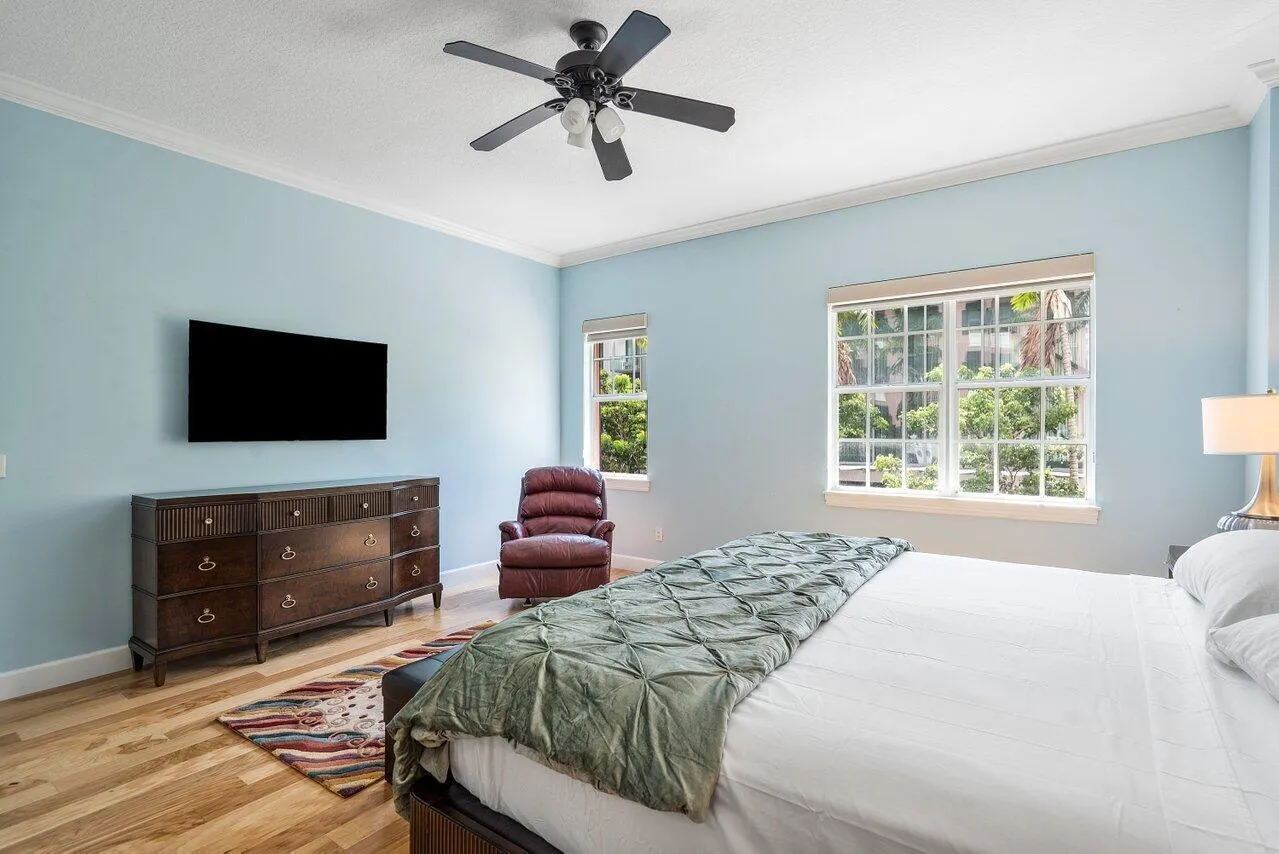 200 NE 2nd Avenue #209