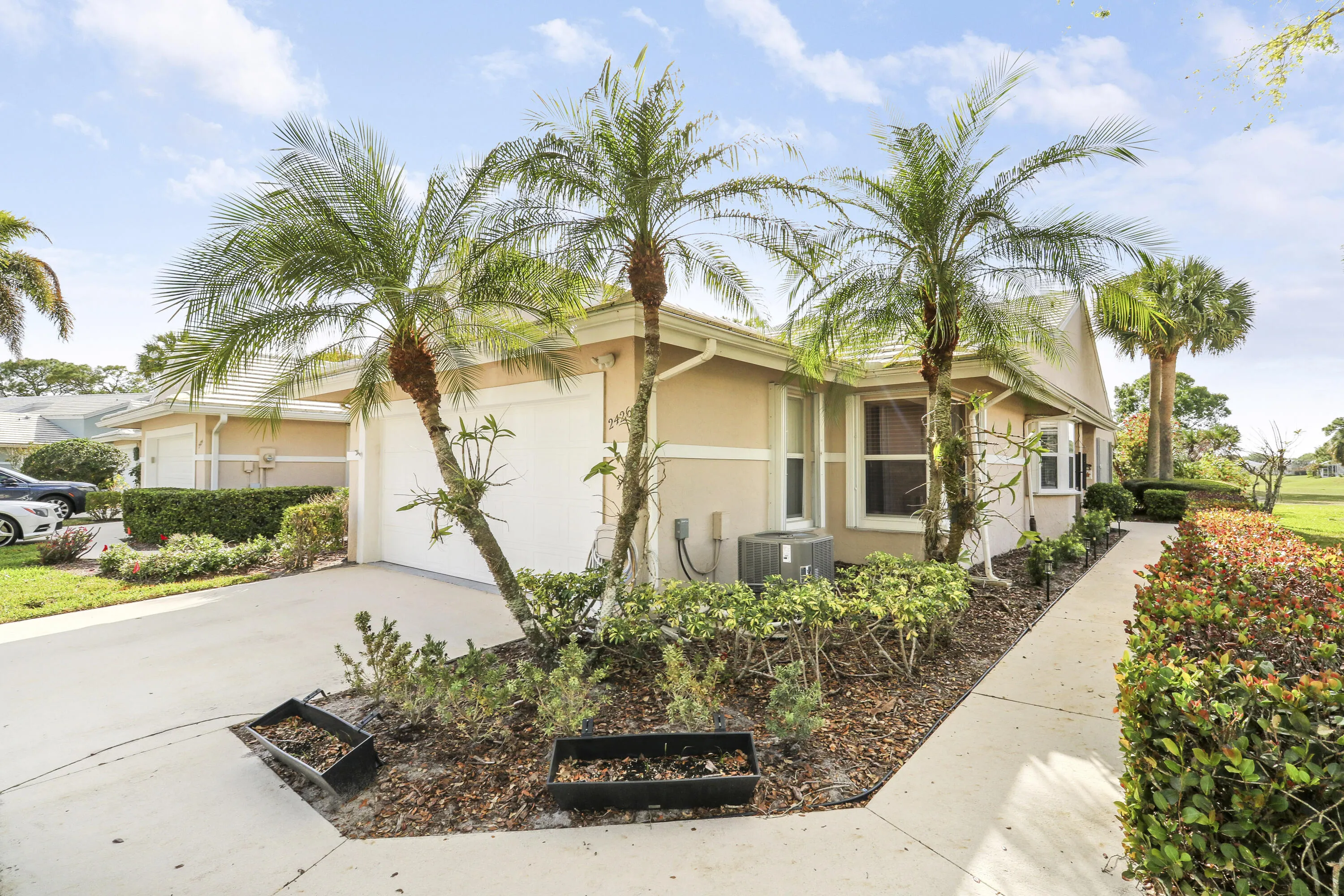 2426 SW FOXPOINT Trail