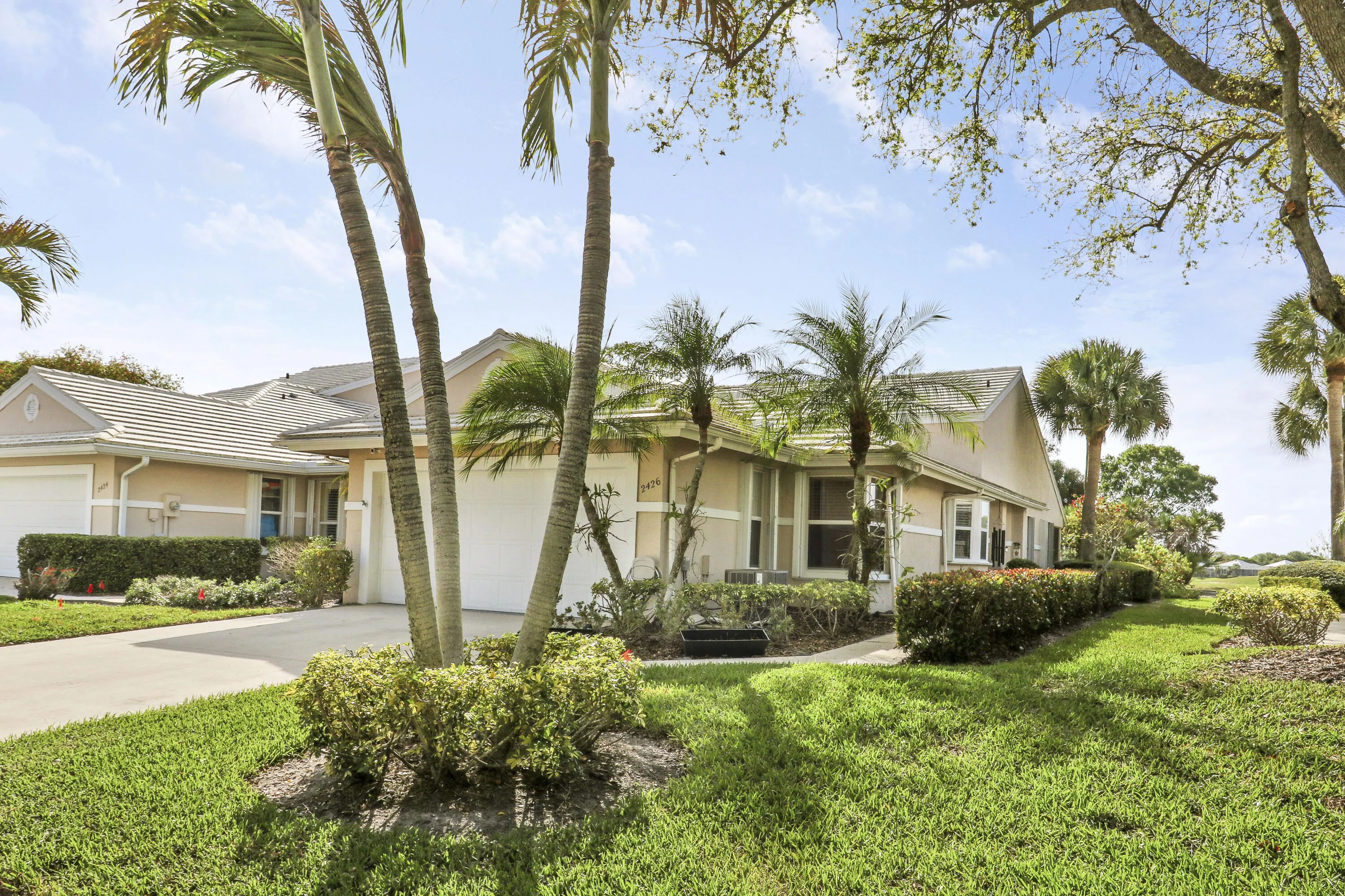 2426 SW FOXPOINT Trail