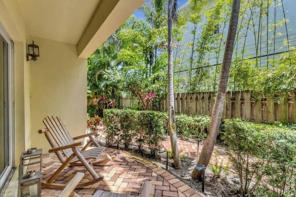 49 SE 7TH Avenue