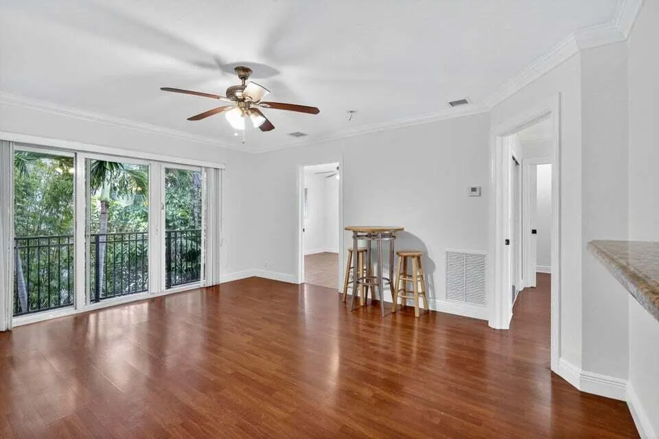 49 SE 7TH Avenue
