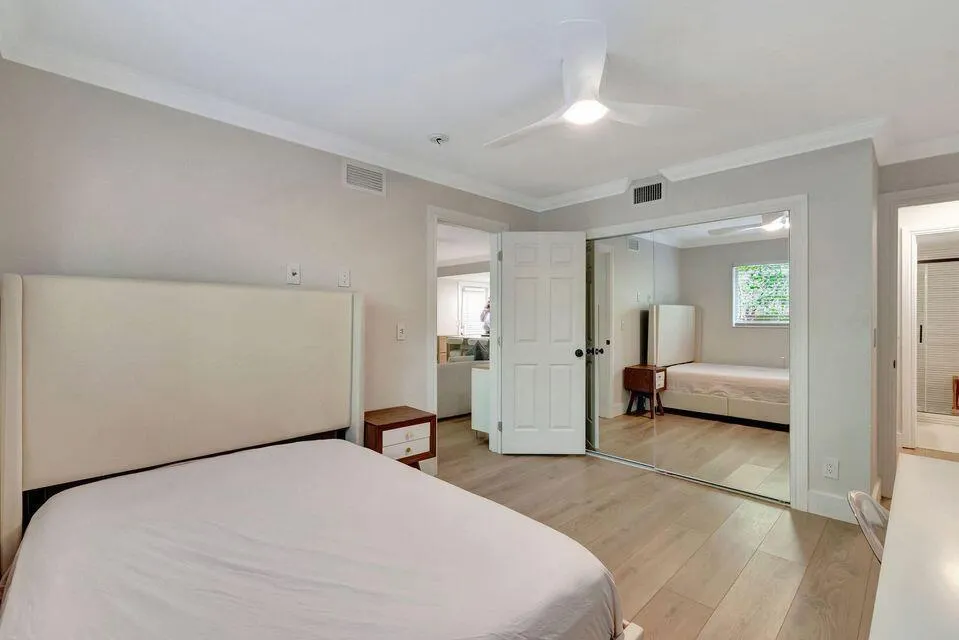 49 SE 7TH Avenue