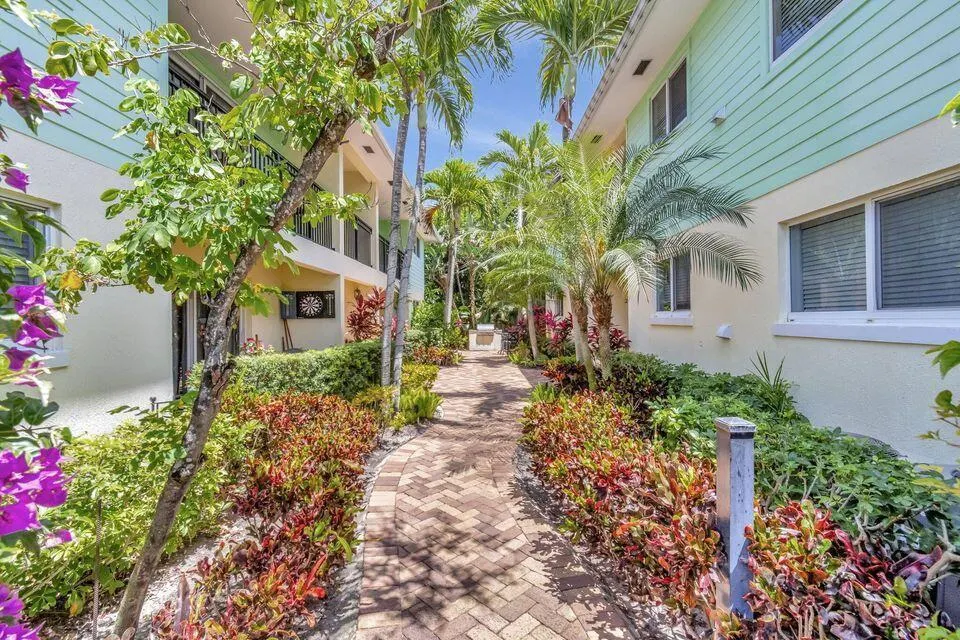 49 SE 7TH Avenue