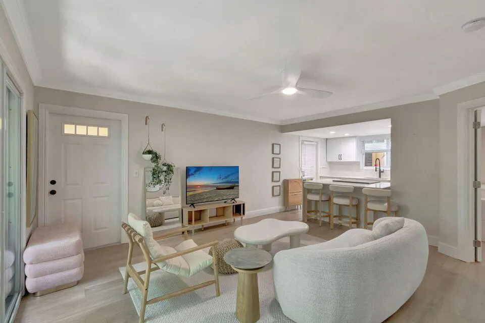49 SE 7TH Avenue