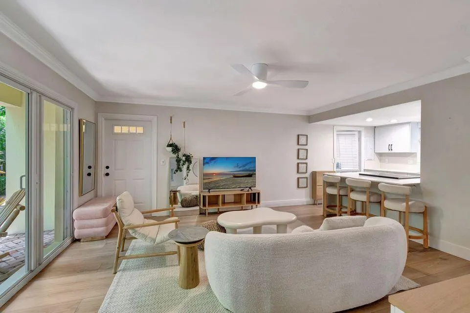 49 SE 7TH Avenue