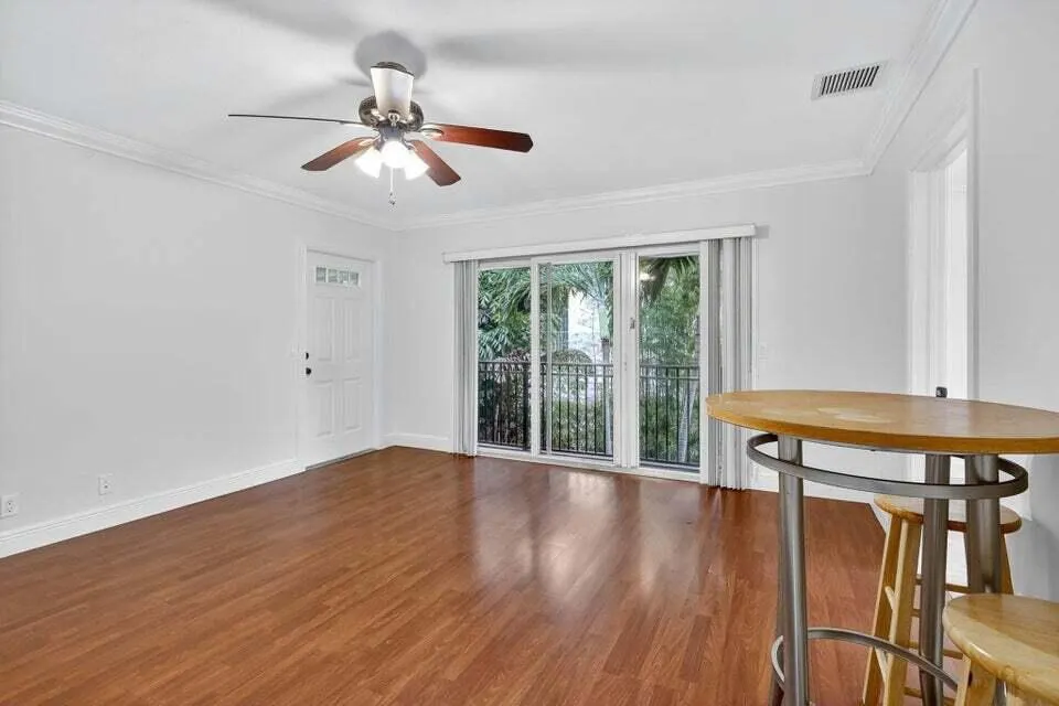 49 SE 7TH Avenue