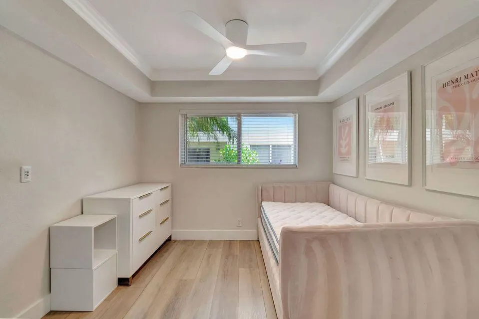 49 SE 7TH Avenue