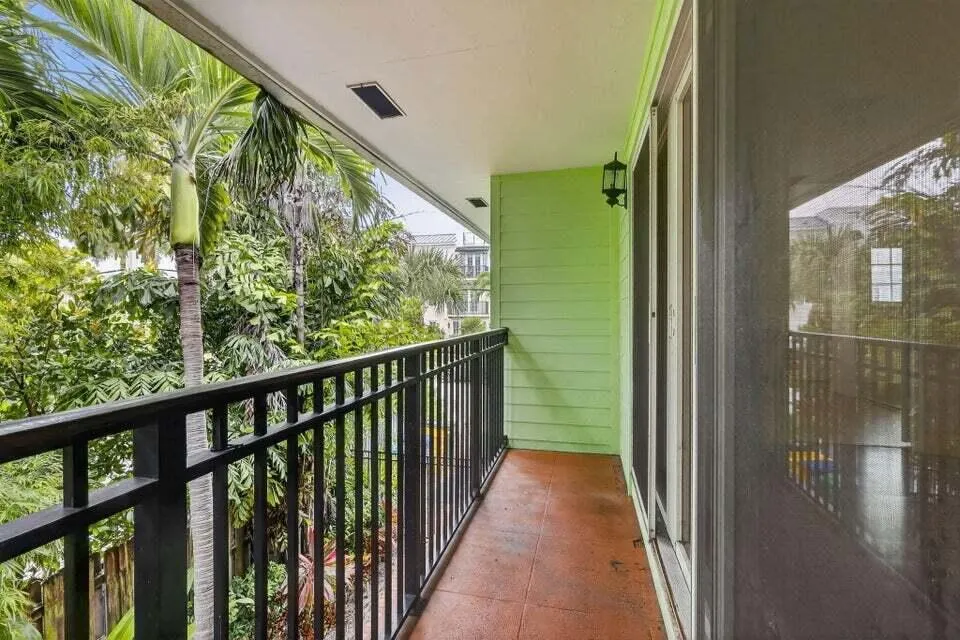49 SE 7TH Avenue